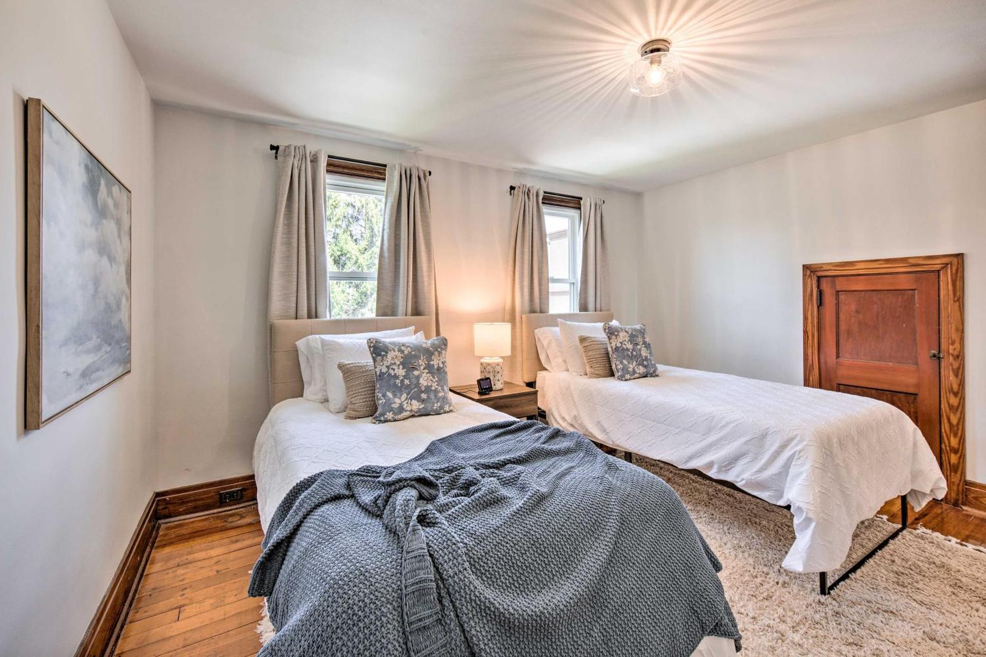 Home 2 Mi to Hersheypark Work and Play!