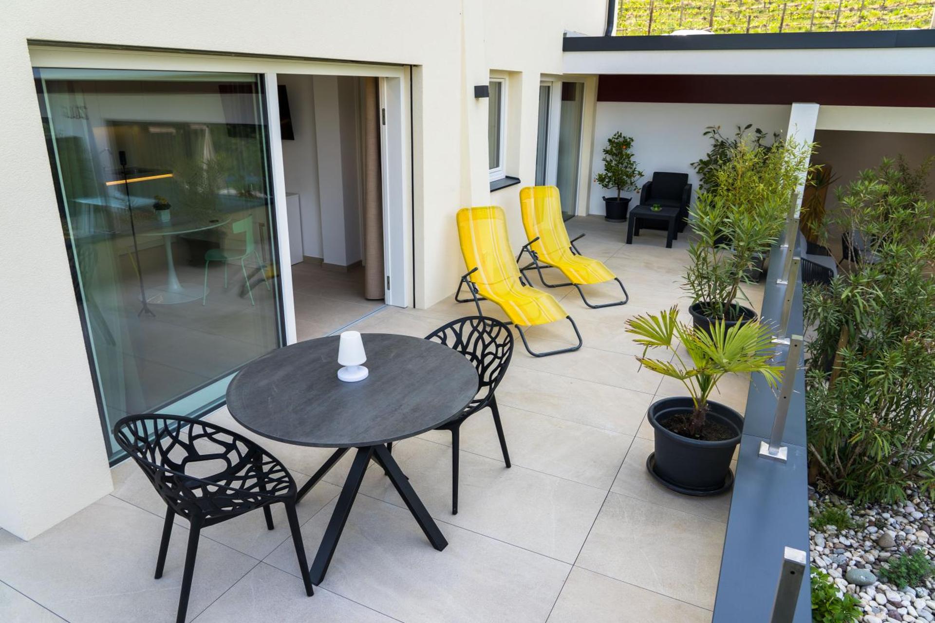 Zilli Studio Apartments