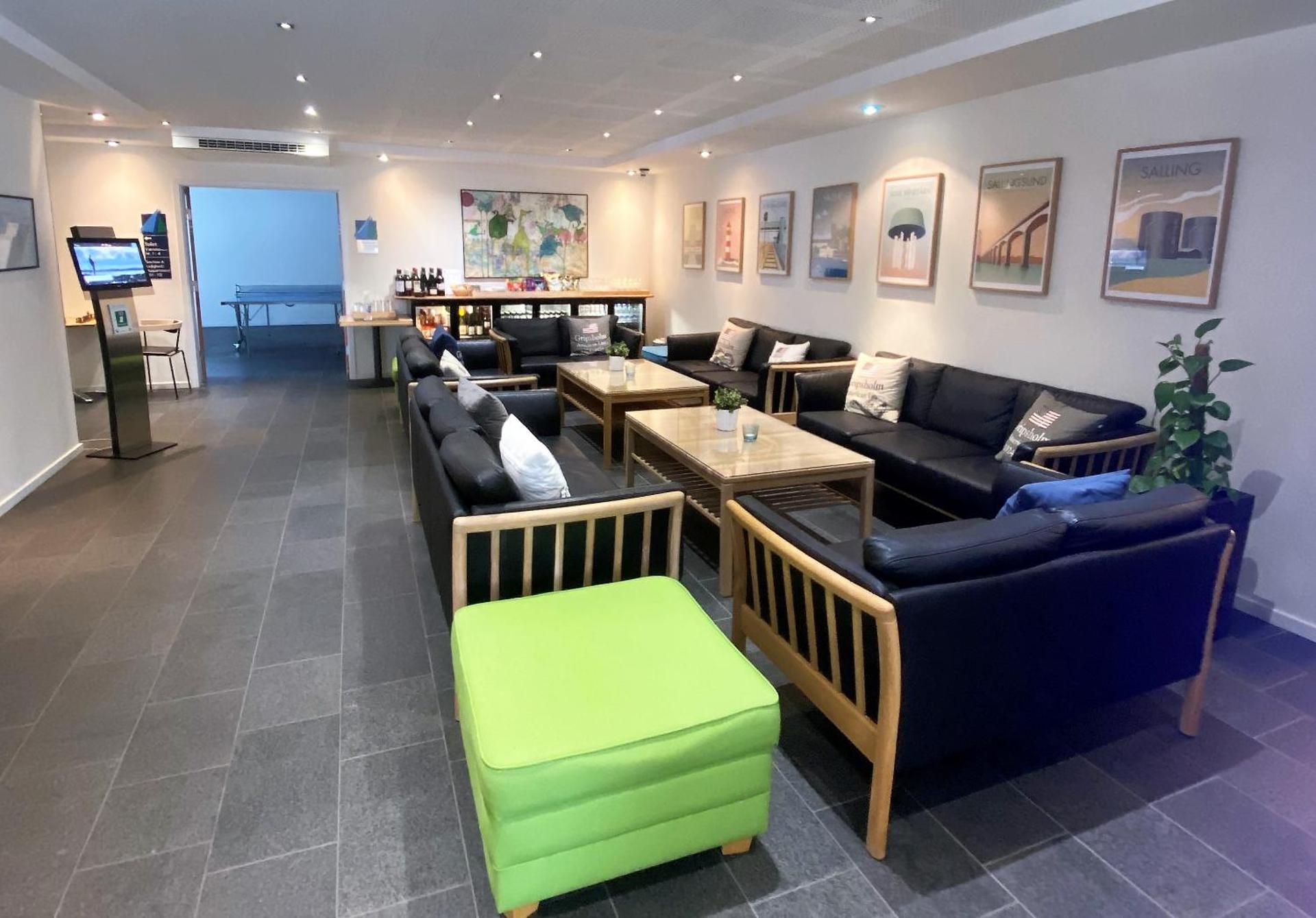 Communal lounge/ TV room