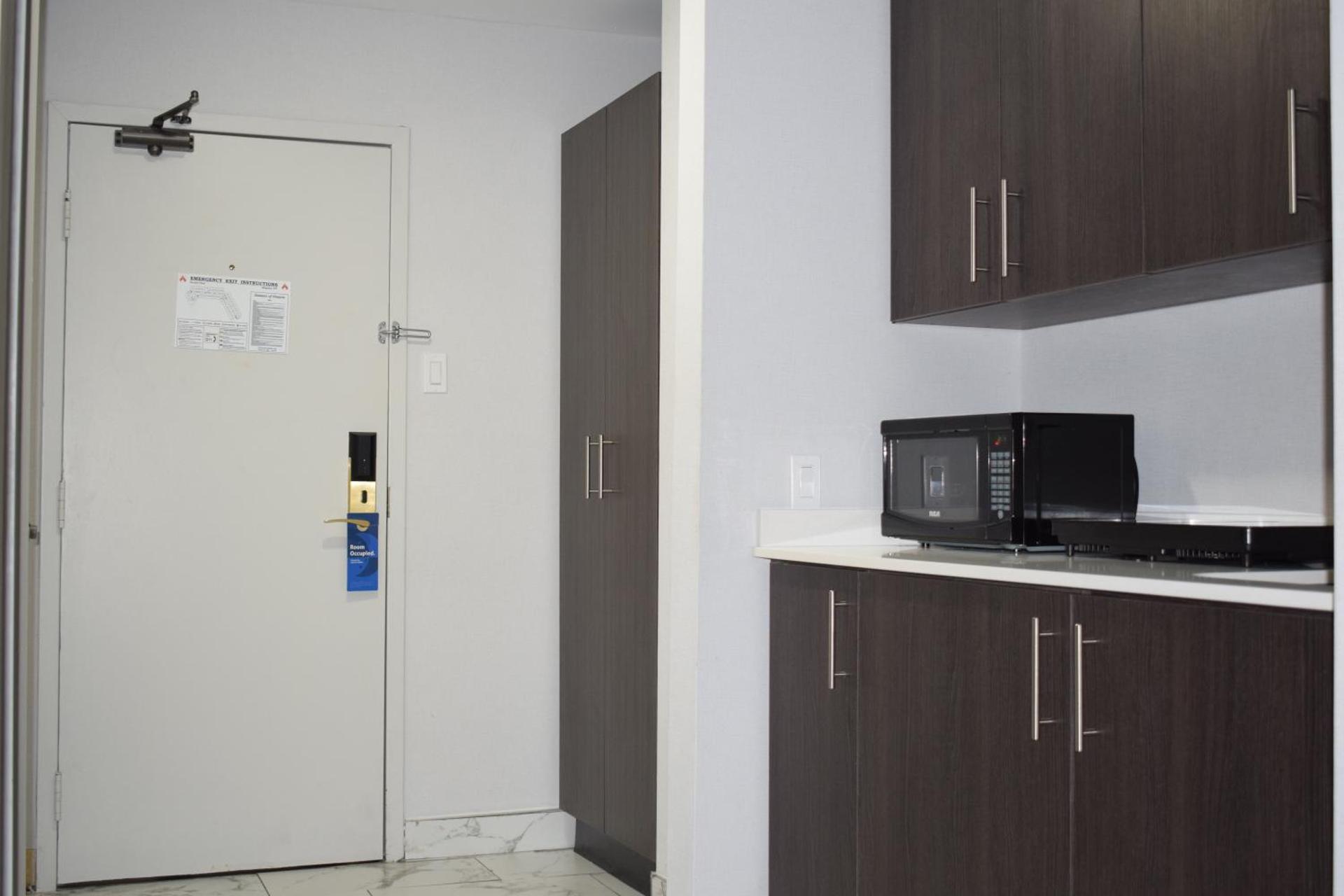 Days Inn by Wyndham Kingston