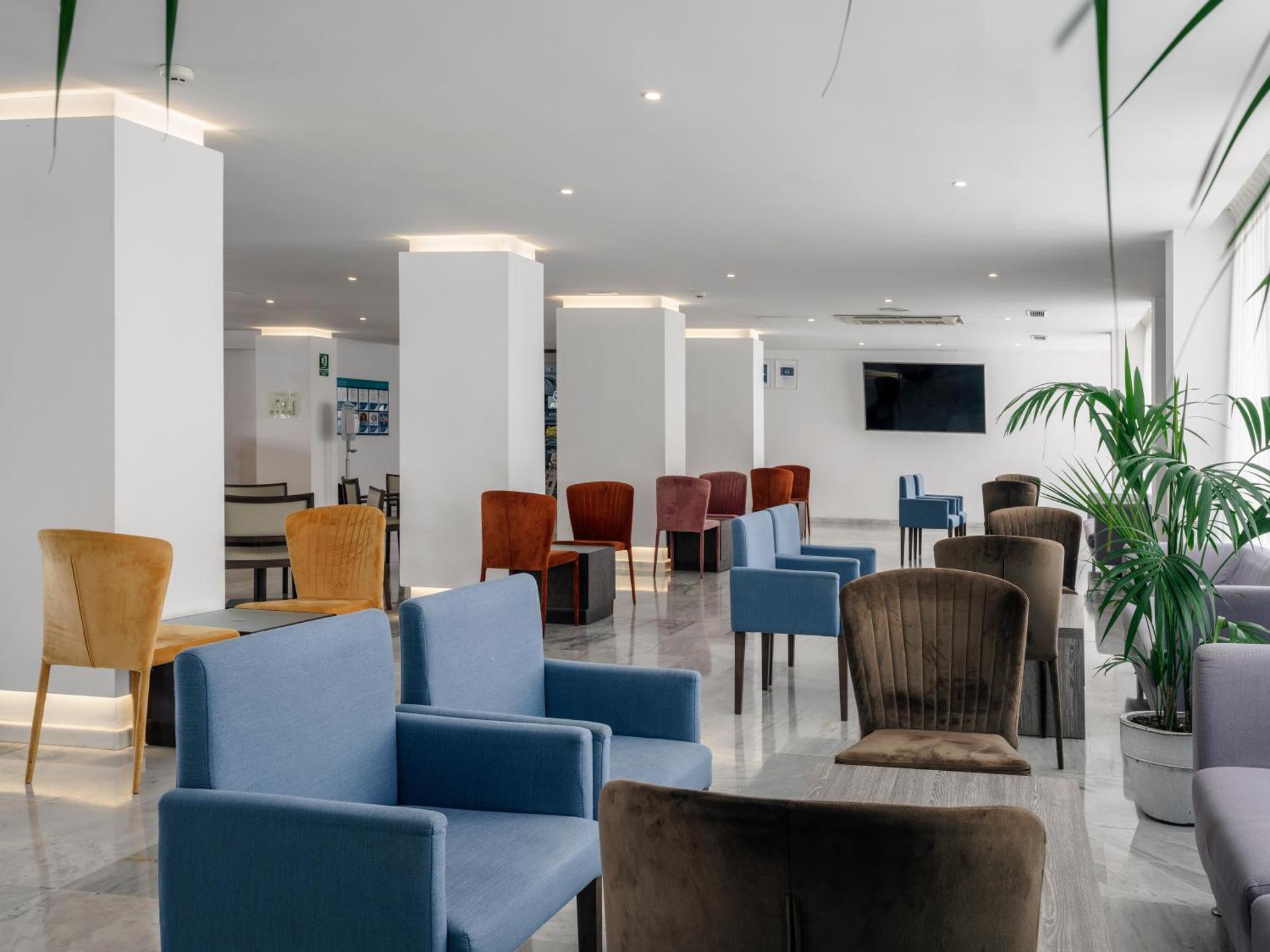 Communal lounge/ TV room