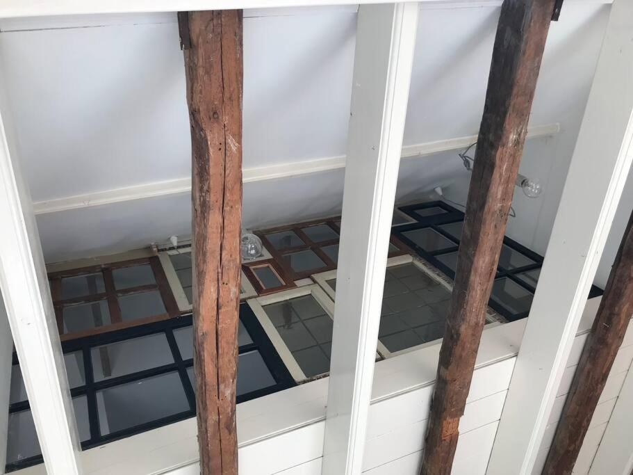 Stijlvol & lief onthaast-huisje met piano, tv en wifi