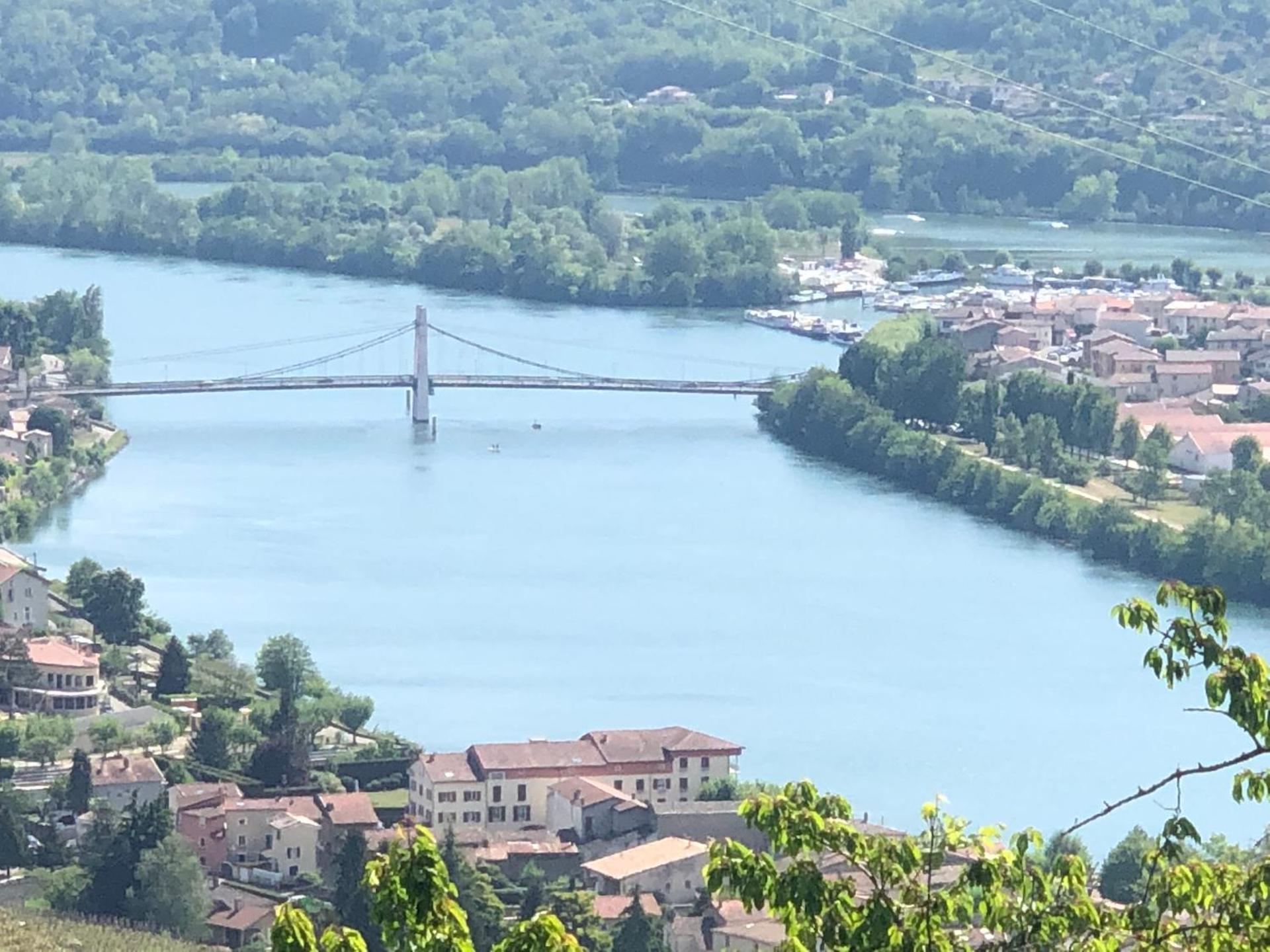 Condrieu et parking voiture vélo 2 ème étage