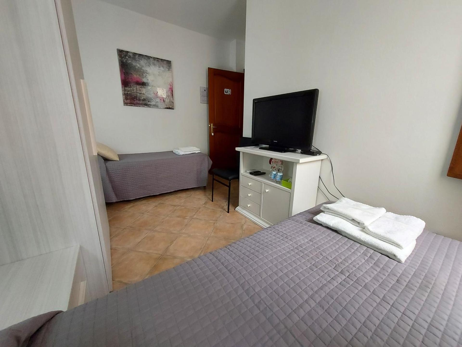 Twin Room with Private External Bathroom