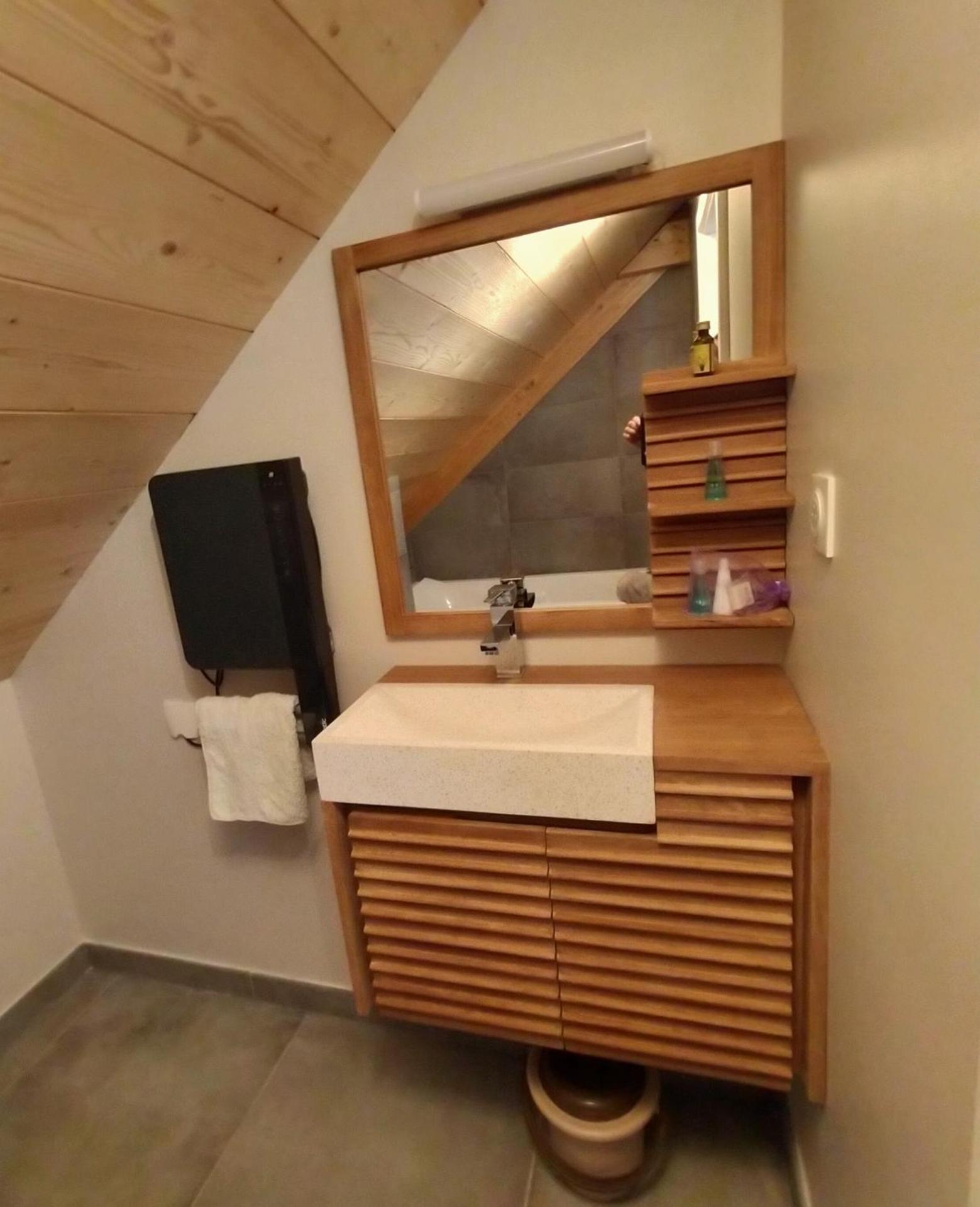 Au chalet de JO avec accès à l'espace piscine et jacuzzi