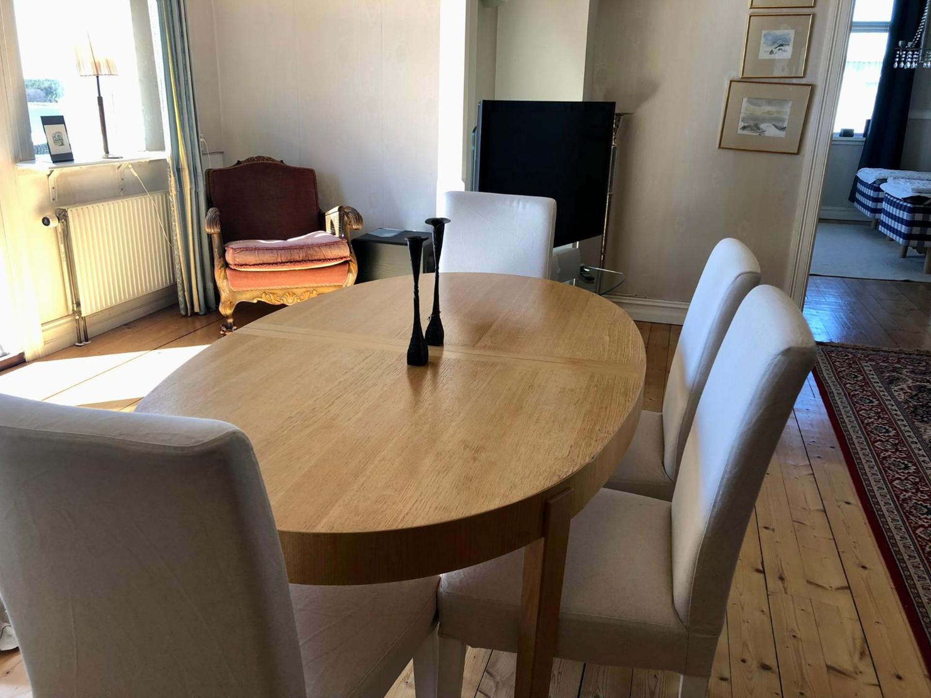 Vacker våning med havsutsikt i Strömstads centrum.