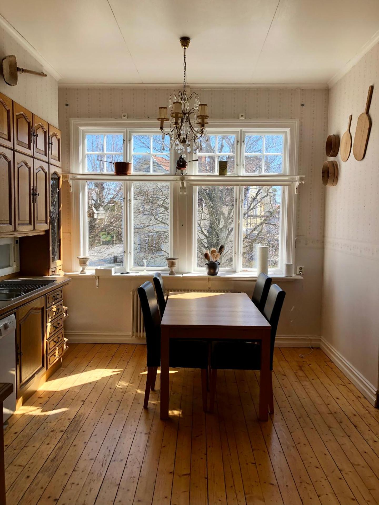 Vacker våning med havsutsikt i Strömstads centrum.