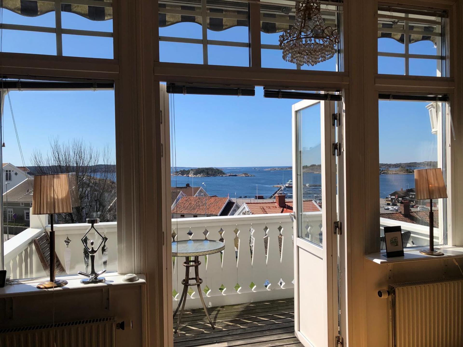 Vacker våning med havsutsikt i Strömstads centrum.