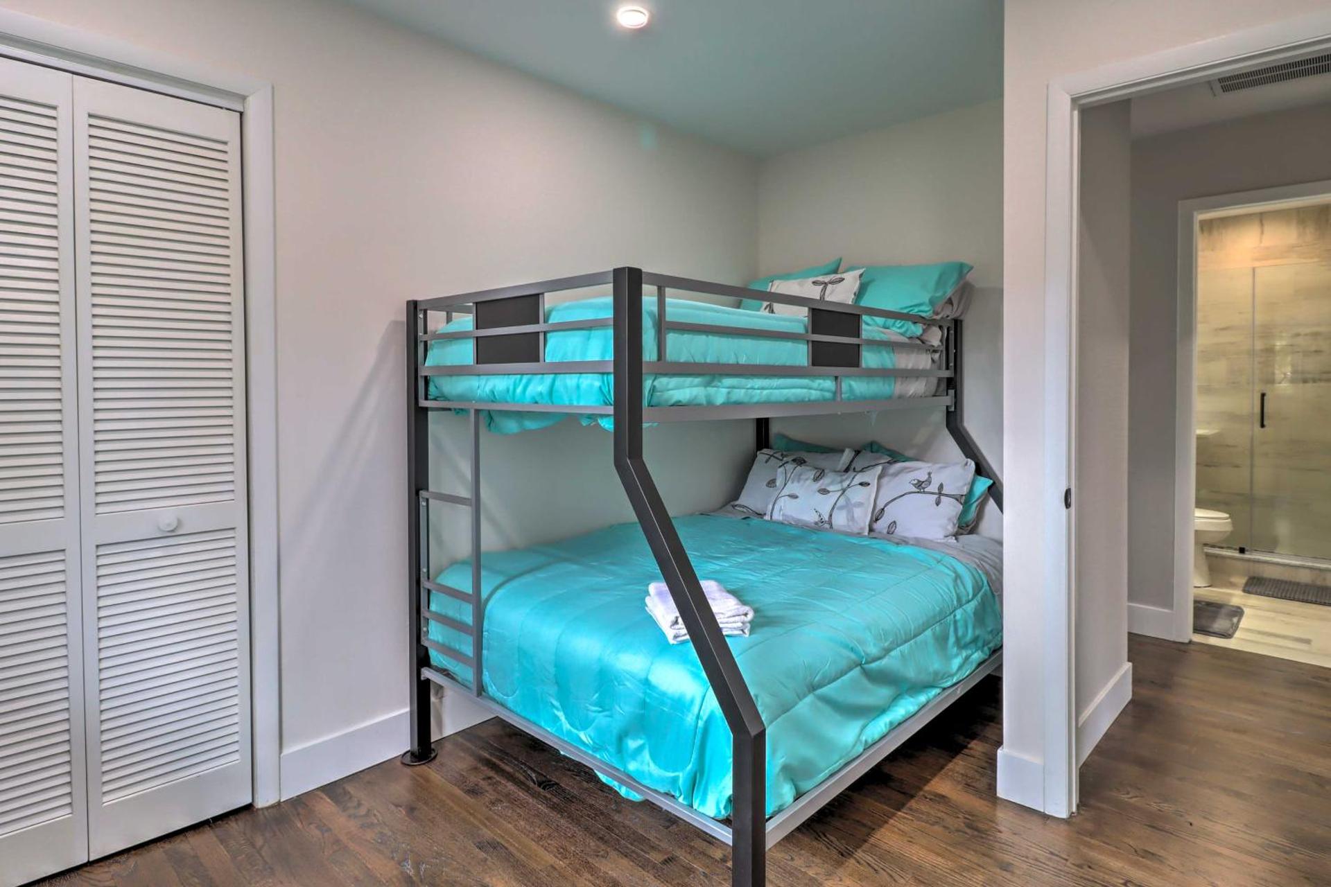 6 Mi to Camelback Slopes! Home with Game Room