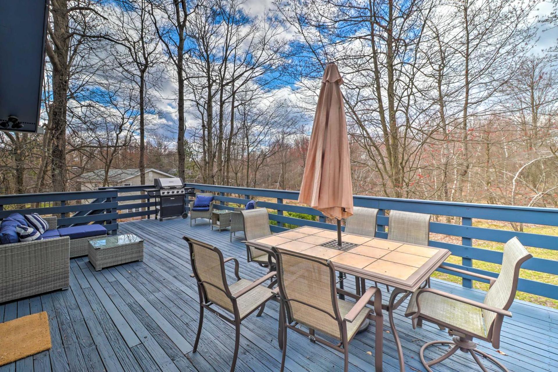 6 Mi to Camelback Slopes! Home with Game Room