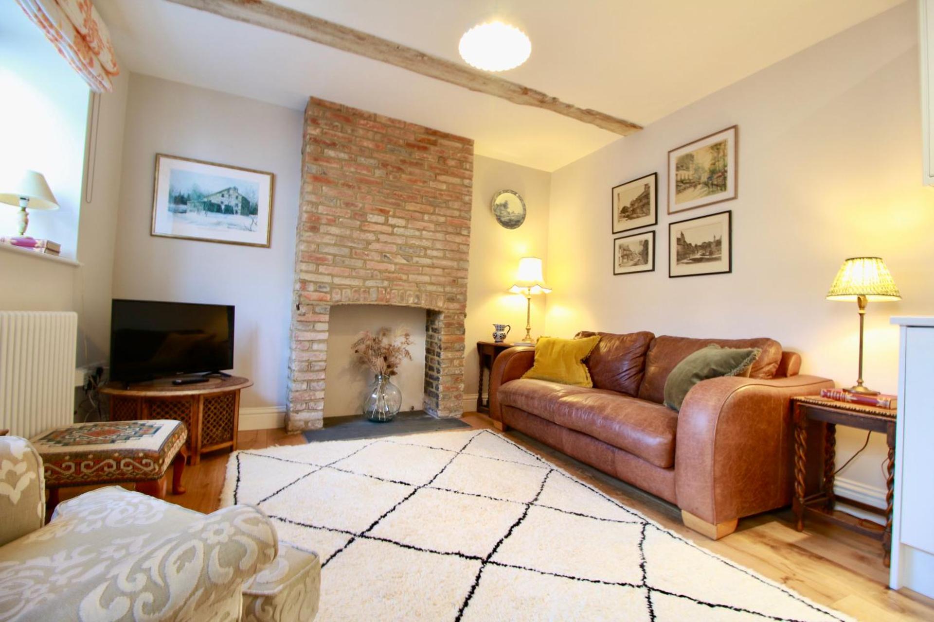 14th century Rose cottage, Centre of Alfriston By Air Premier