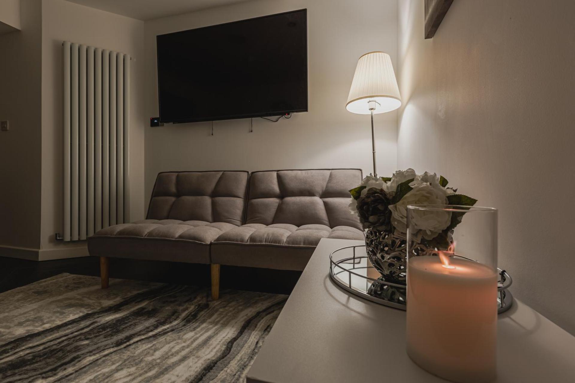 Communal lounge/ TV room