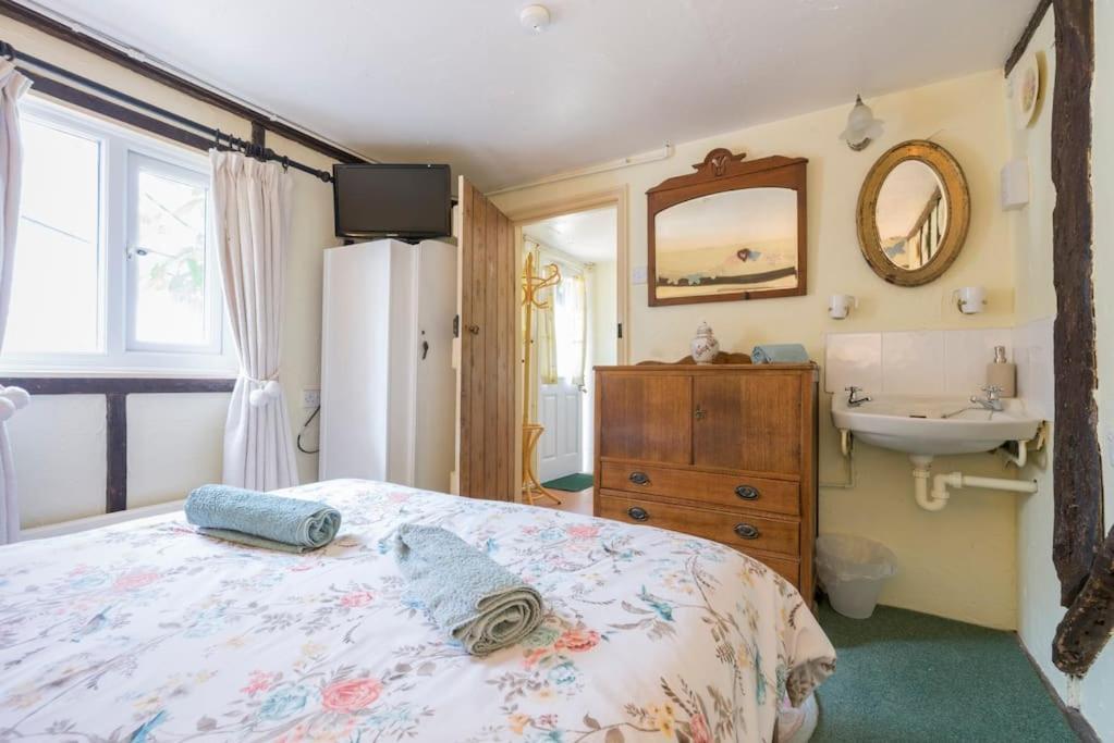 Cobweb Cottage Studios