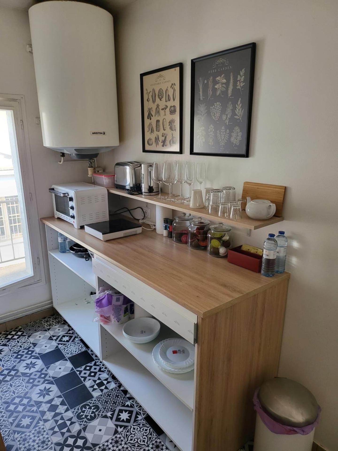 Kitchen or kitchenette