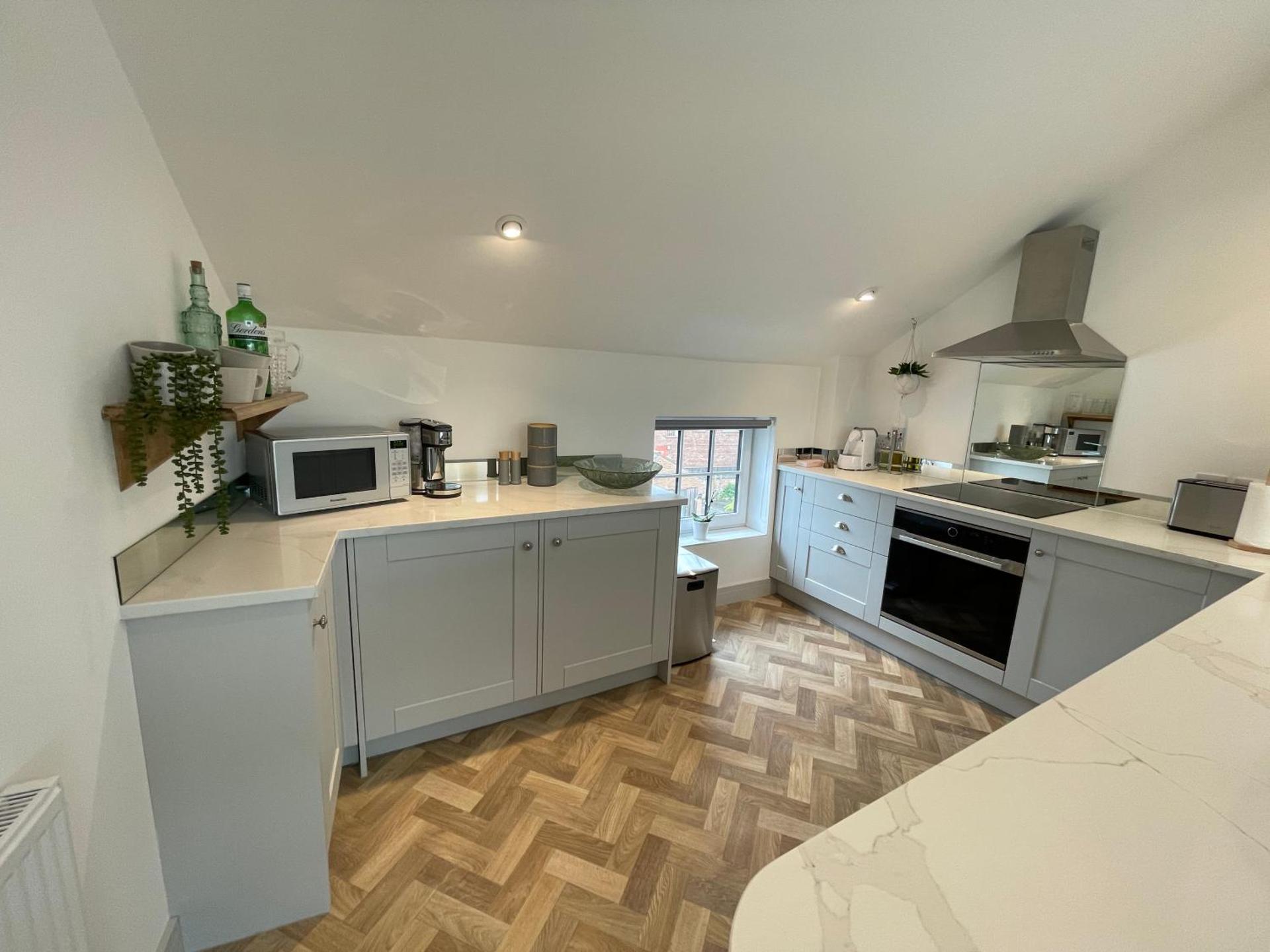 Lees Lookout Holt ,2 bedroom luxury apartment with private parking