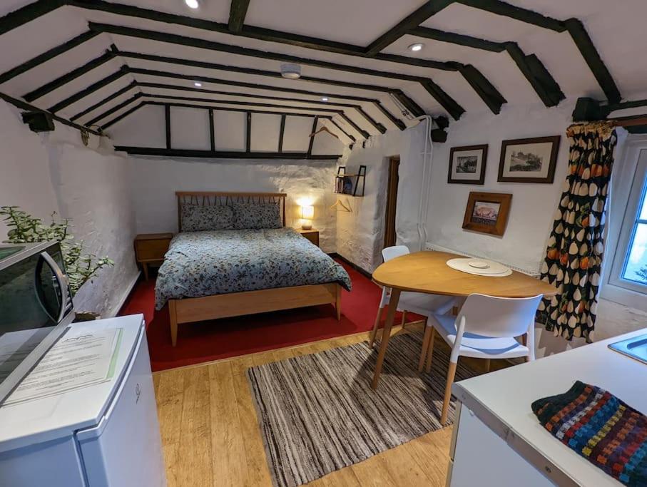 Cobweb Cottage Studios