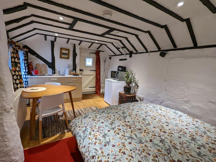 Cobweb Cottage Studios