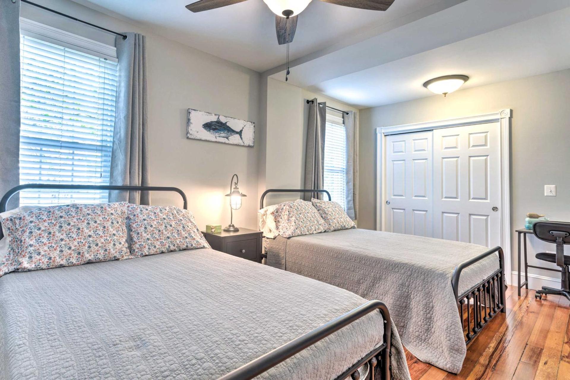 Mystic Refuge with Patio Less Than 1 Mi to Downtown!