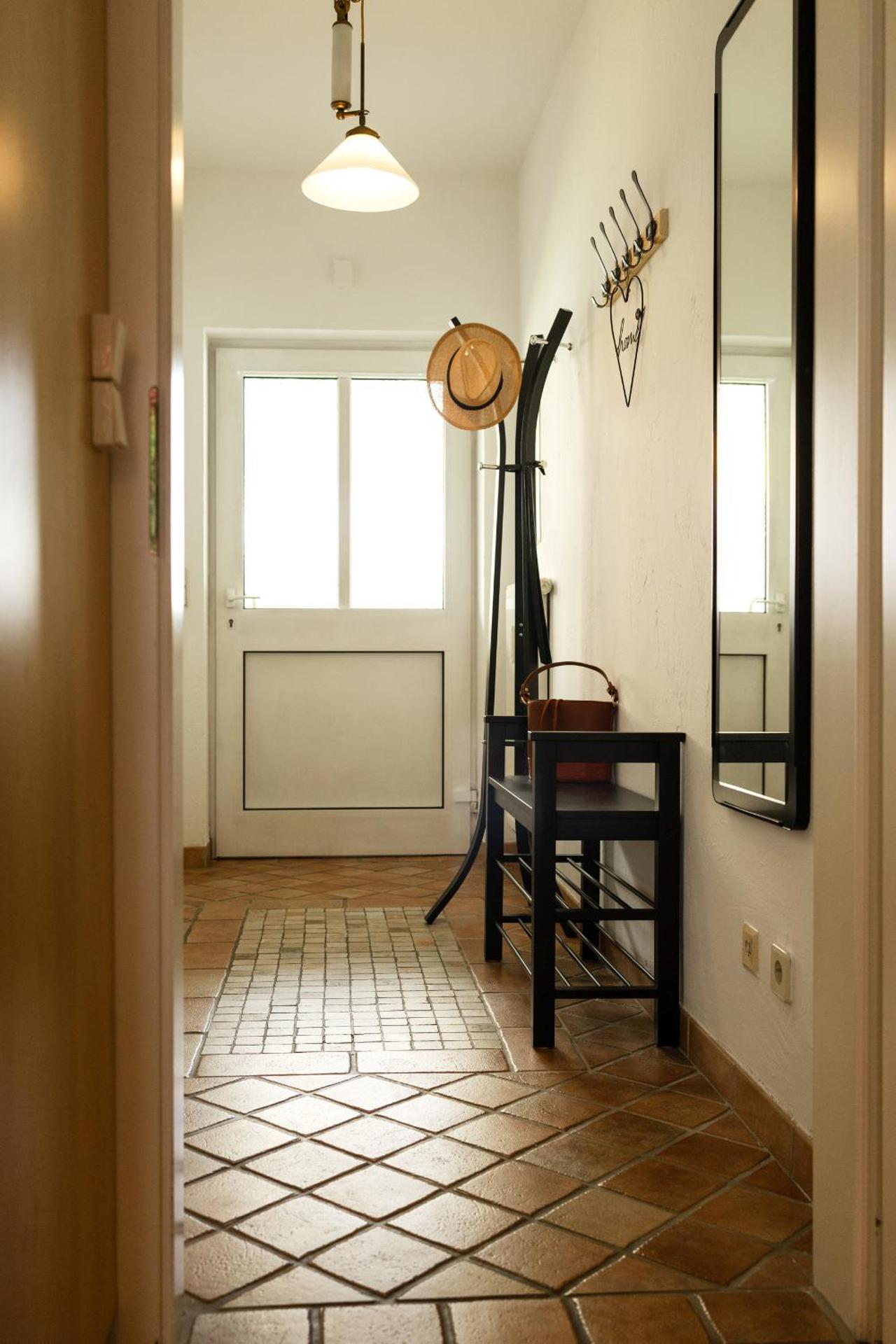 Fresh Apartment with Terrace + Free Parking