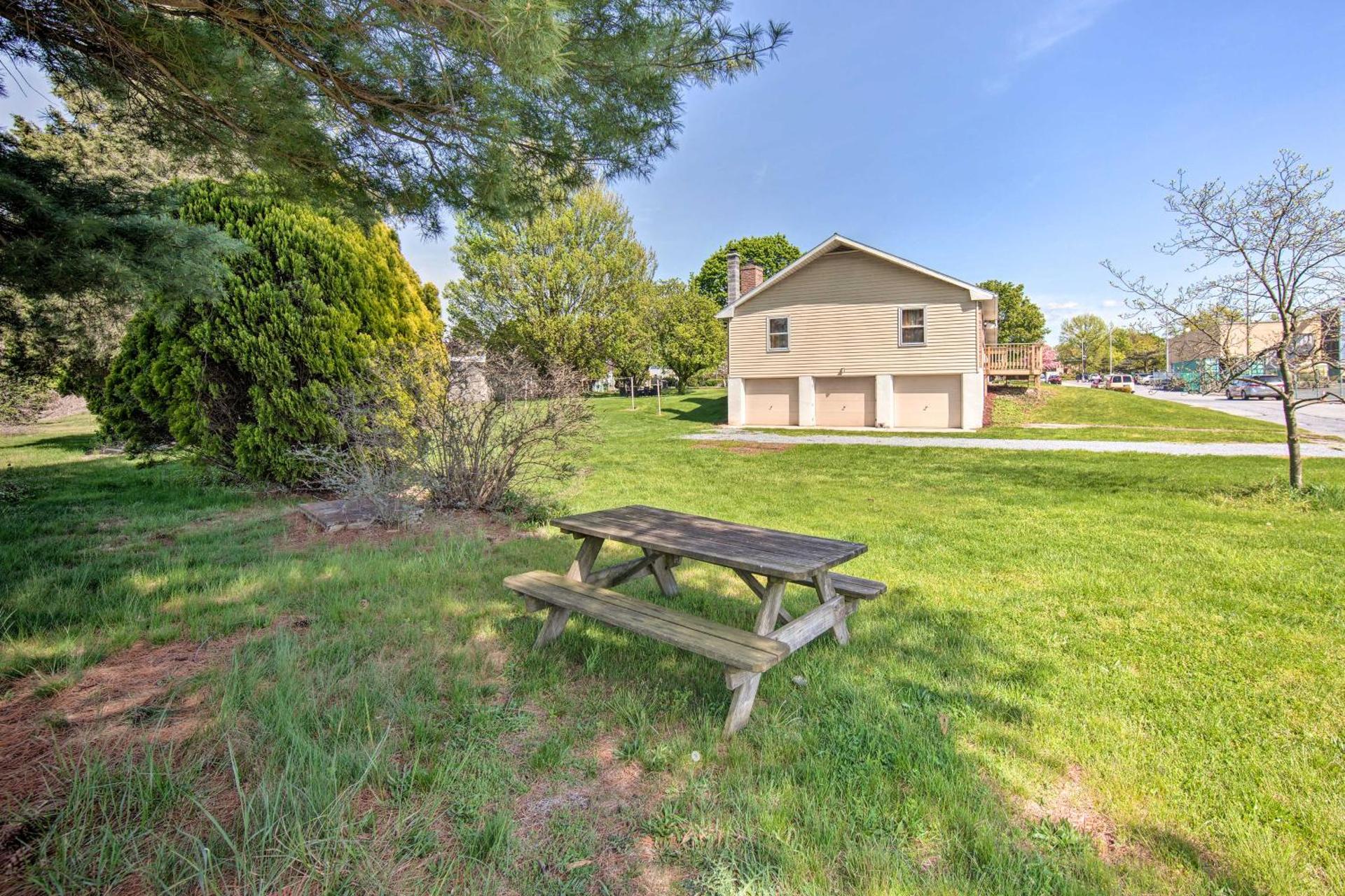 1 Mi to Hersheypark Family Home with Game Room!