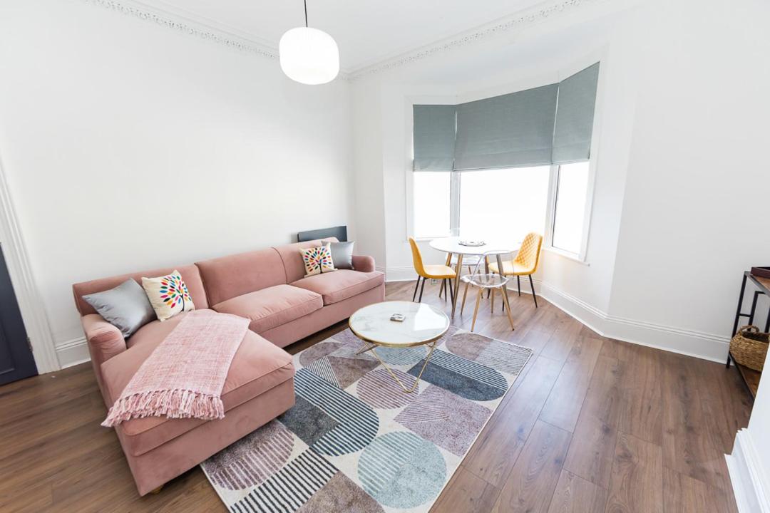 Coastline Villas - Heart of Redcar 1 & 2 Bed New Apartments, ideal for contractors and holidayers