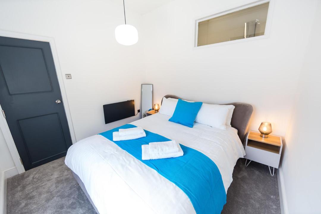 Coastline Villas - Heart of Redcar 1 & 2 Bed New Apartments, ideal for contractors and holidayers
