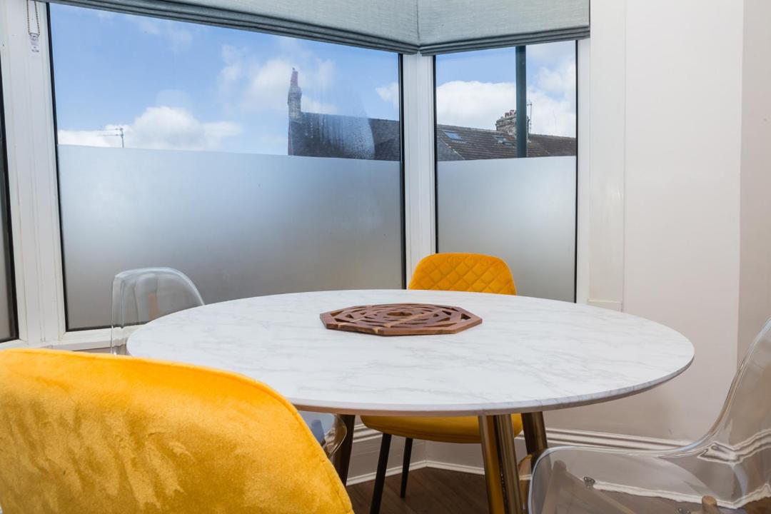 Coastline Villas - Heart of Redcar 1 & 2 Bed New Apartments, ideal for contractors and holidayers