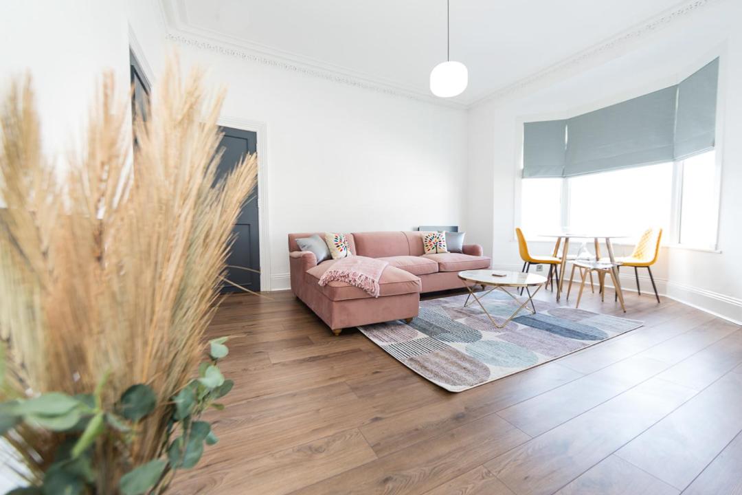 Coastline Villas - Heart of Redcar 1 & 2 Bed New Apartments, ideal for contractors and holidayers