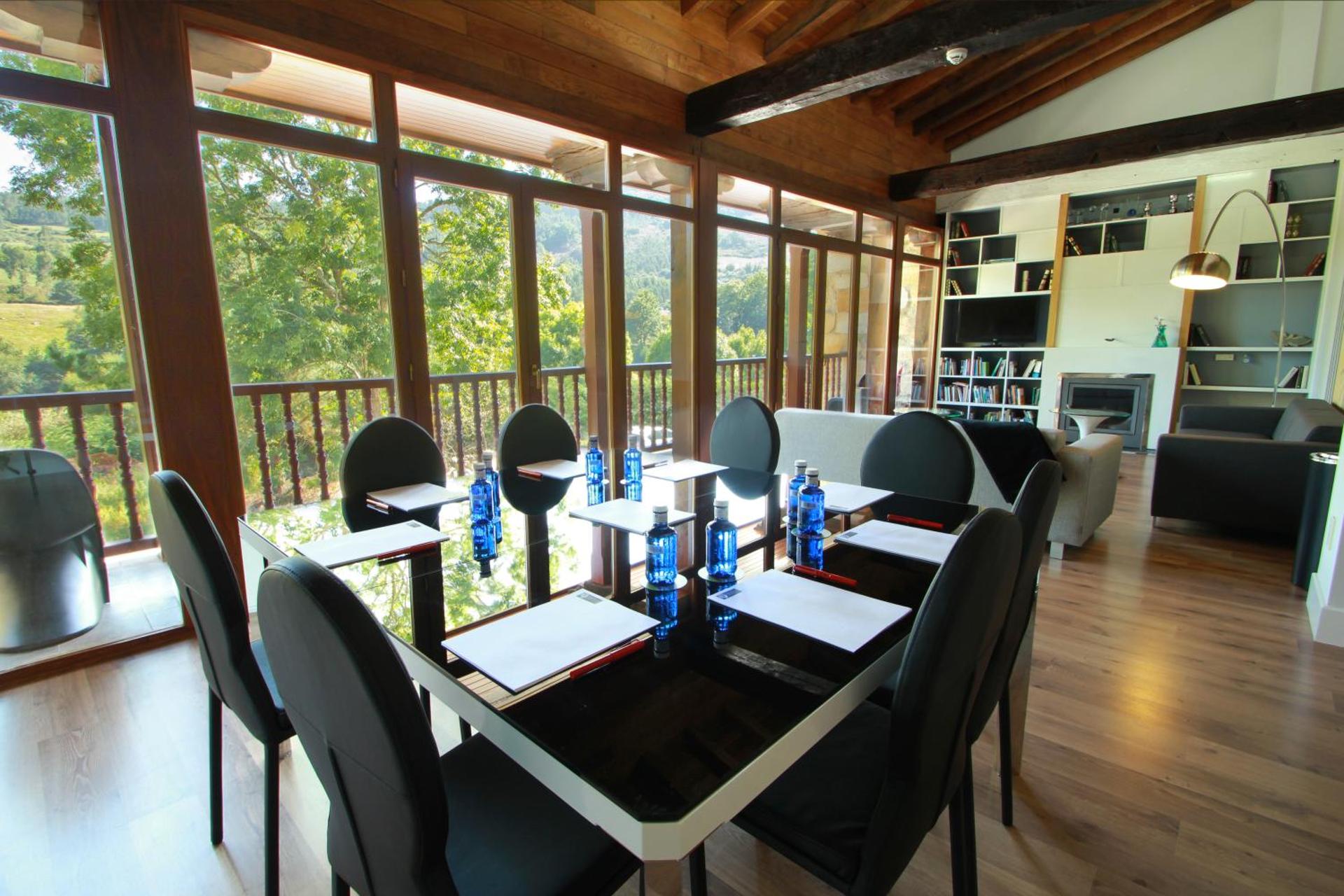 Communal lounge/ TV room