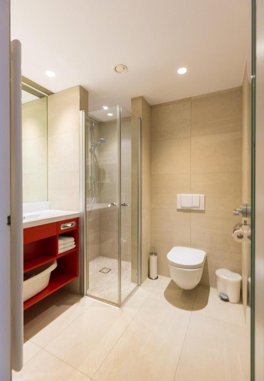 Family Room (2 Adults + 2 Children)