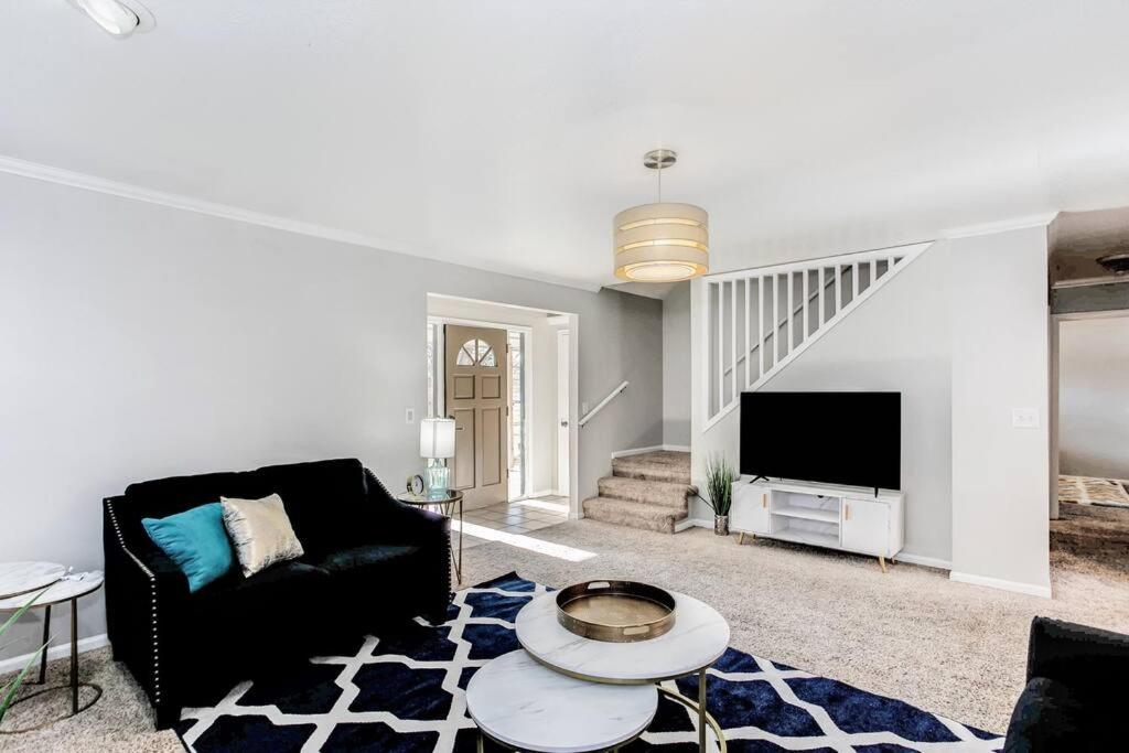 WOW! Spacious Retreat & amazing yard 2400+4bd/3bth