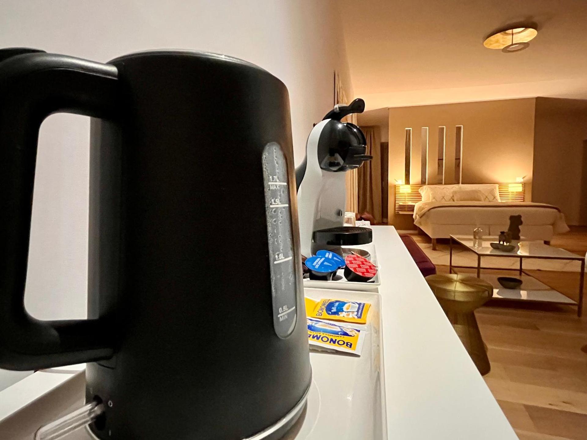 Coffee/tea facilities