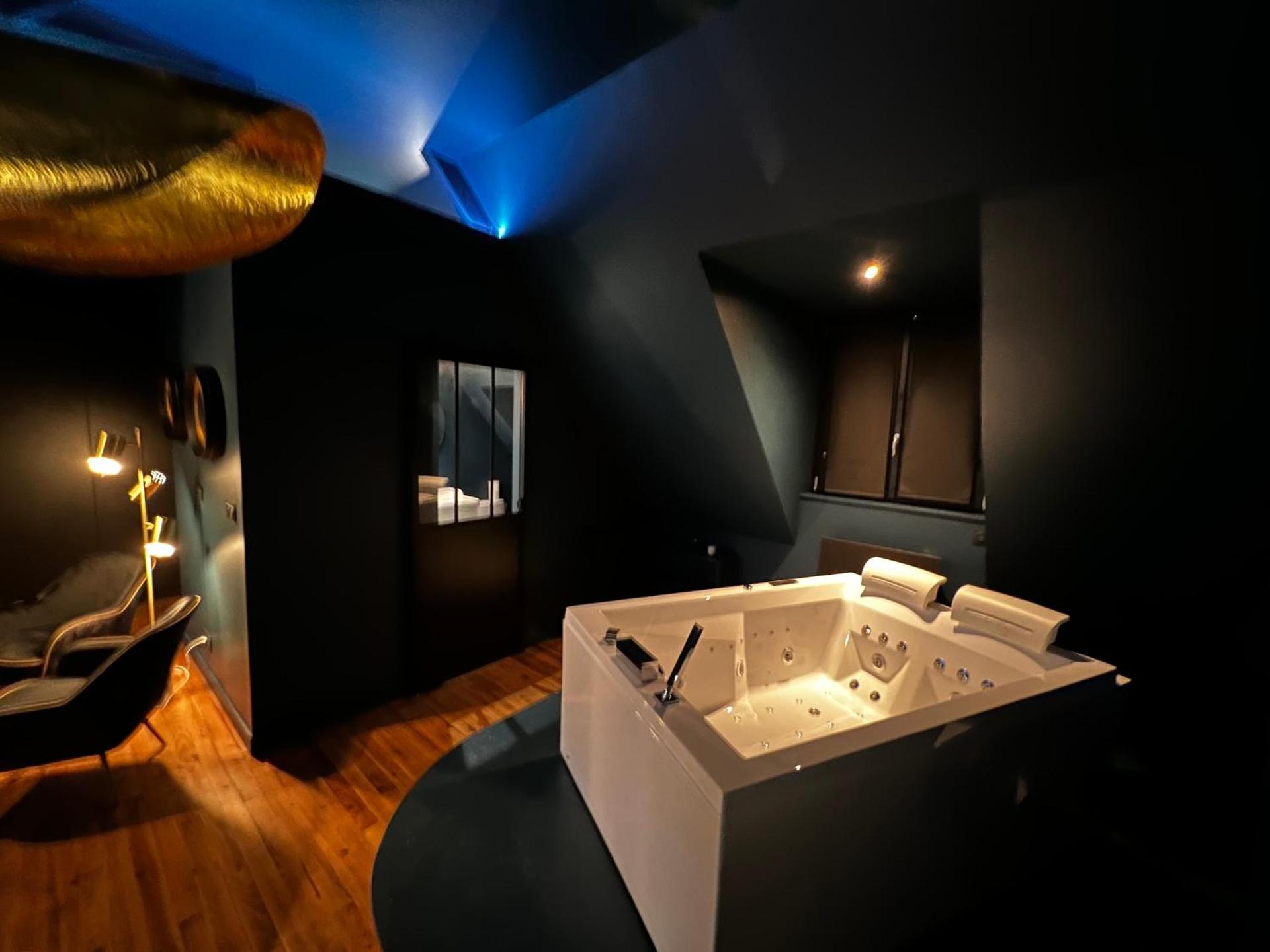 LA SUITE ISAHORA. Les Locations ISAHORA c'est aussi plusieurs appart' de Standing à 2 pas du Château d'Eu, des Falaises du Tréport, de MERS les Bains et Aux portes de la BAIE DE SOMME