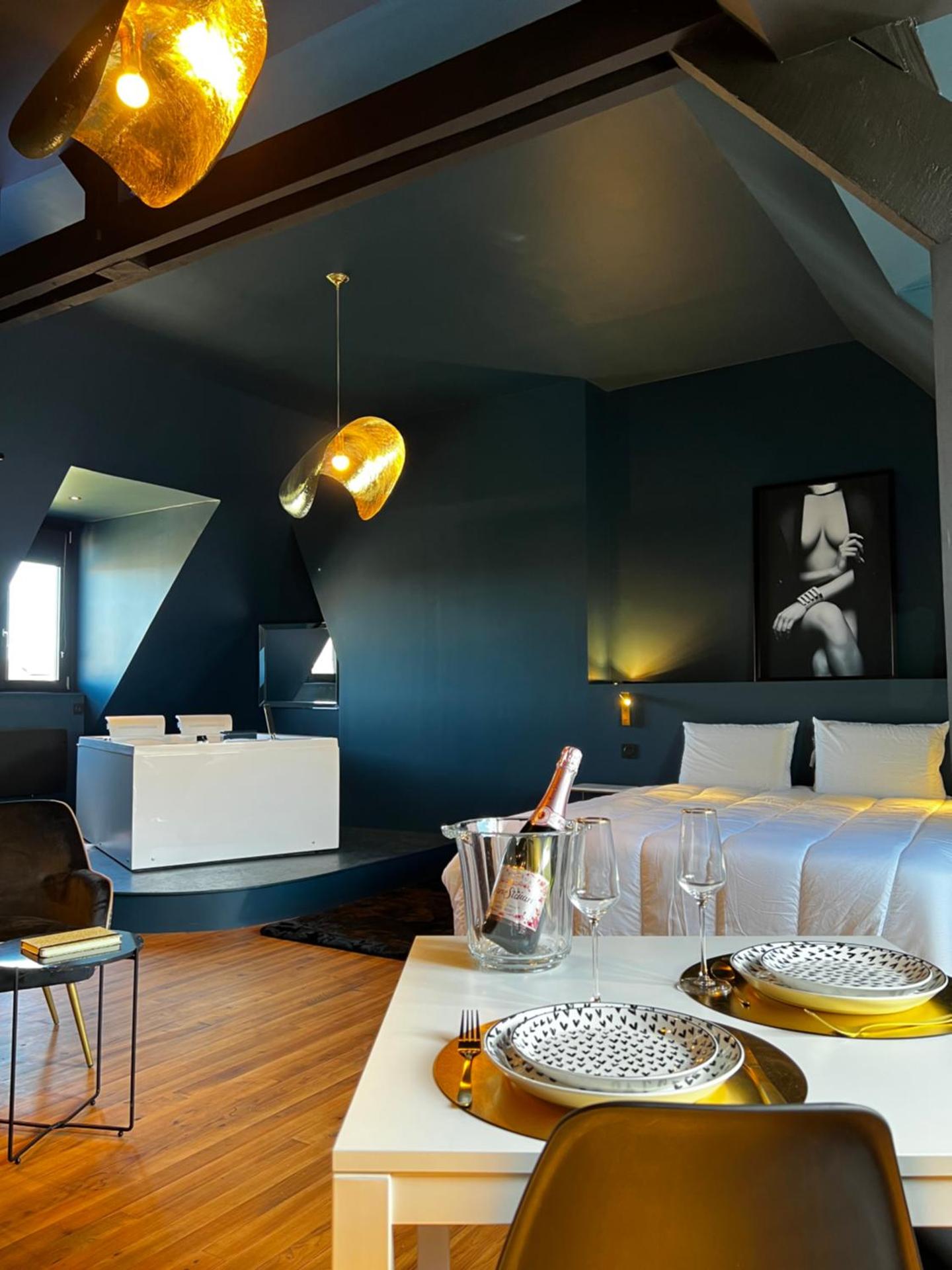 LA SUITE ISAHORA. Les Locations ISAHORA c'est aussi plusieurs appart' de Standing à 2 pas du Château d'Eu, des Falaises du Tréport, de MERS les Bains et Aux portes de la BAIE DE SOMME