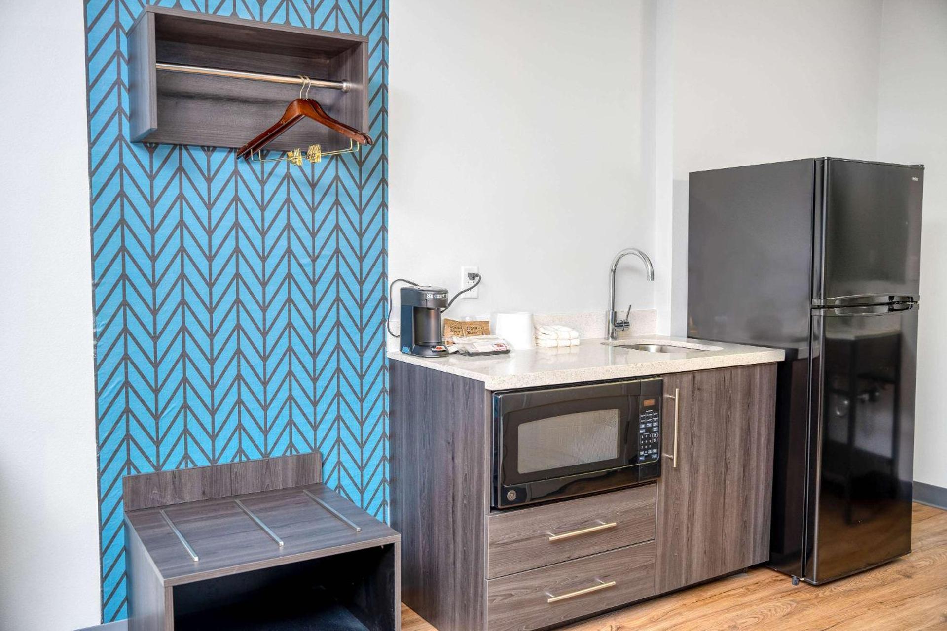 Studio 6 Suites Stockton, CA Waterfront