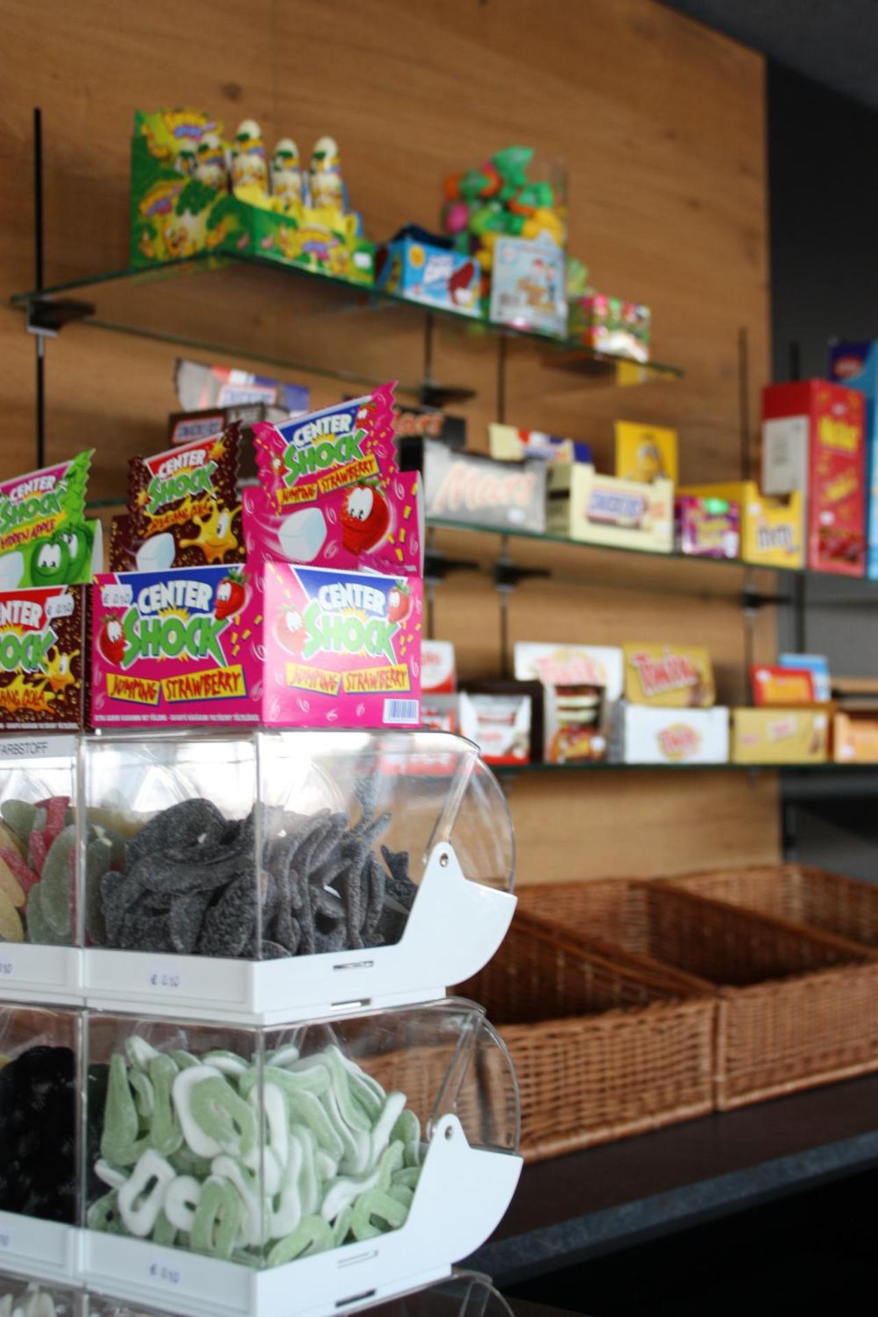 Supermarket/grocery shop