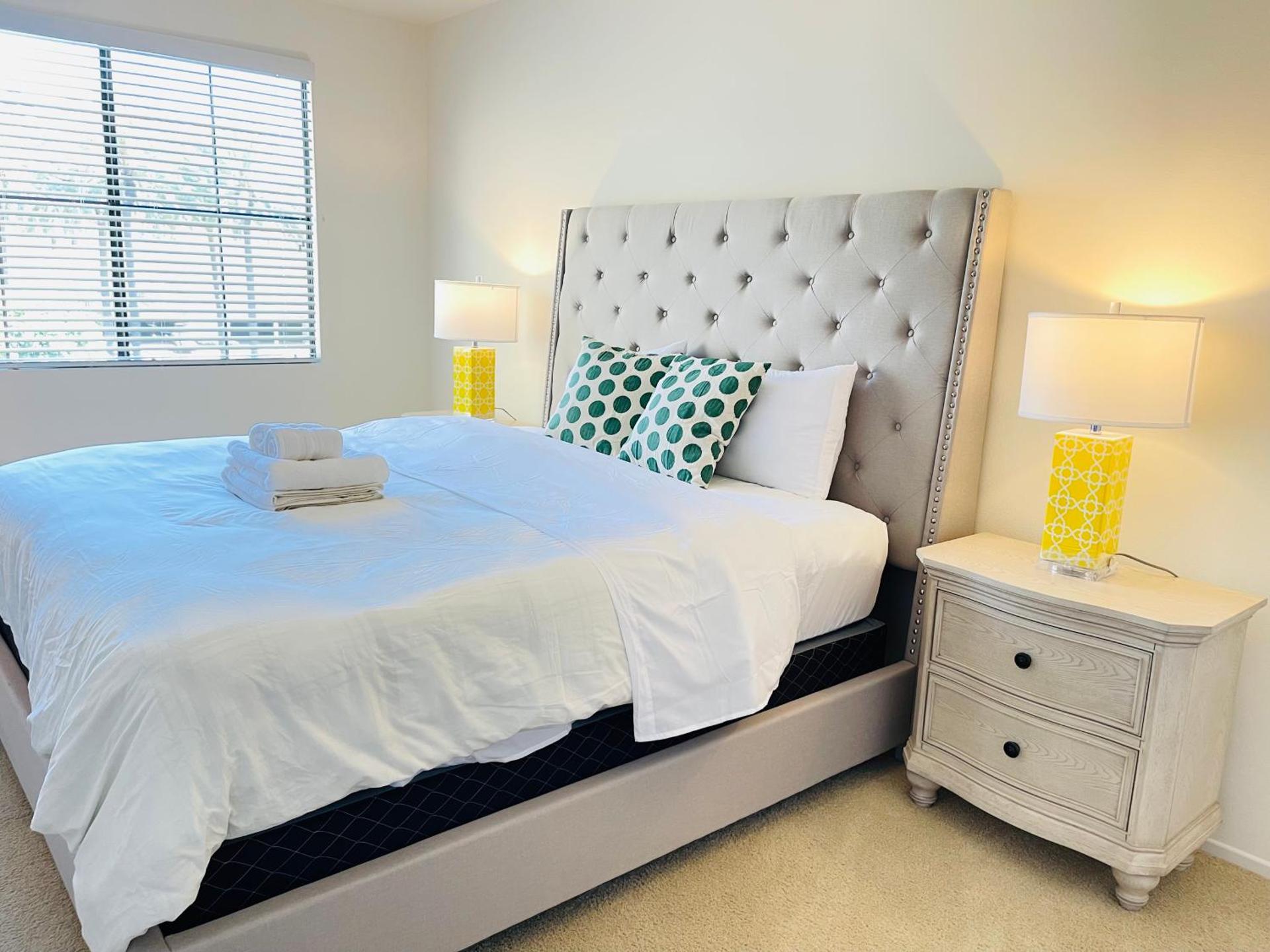 Luxury Irvine 2Bedrooms 2Bathrooms kitchen Pool apartment