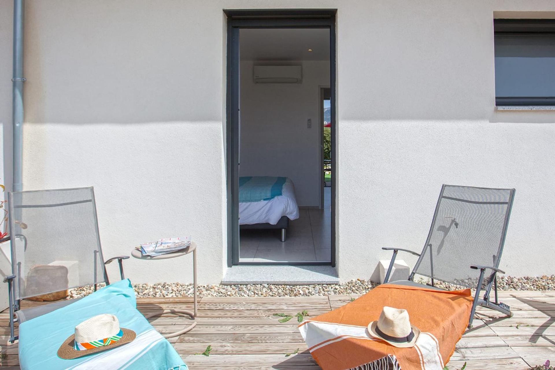 apart Levante shared swimming pool bbq