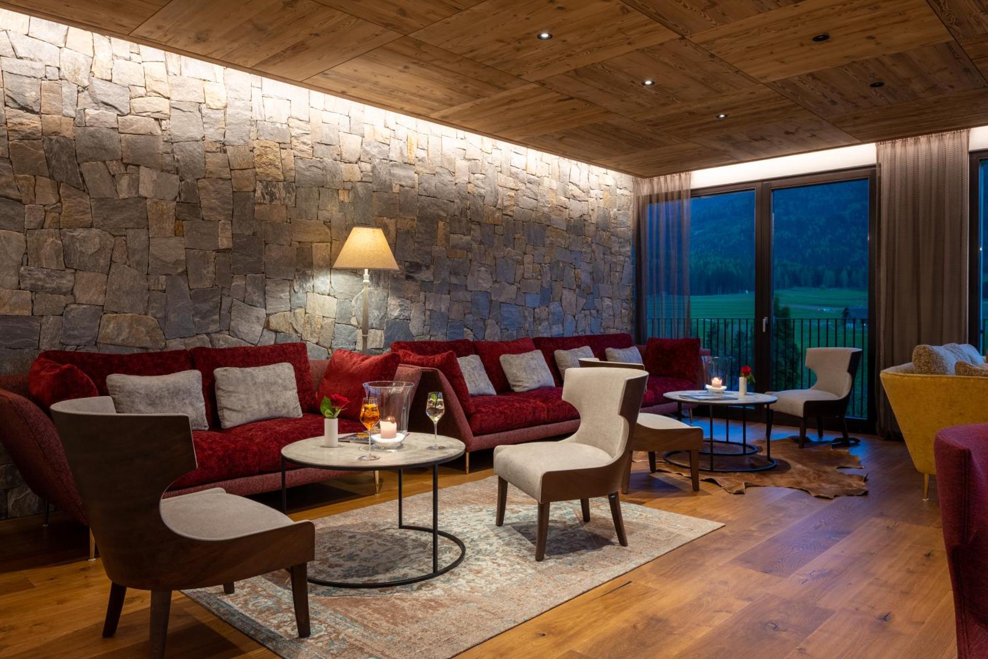 Communal lounge/ TV room