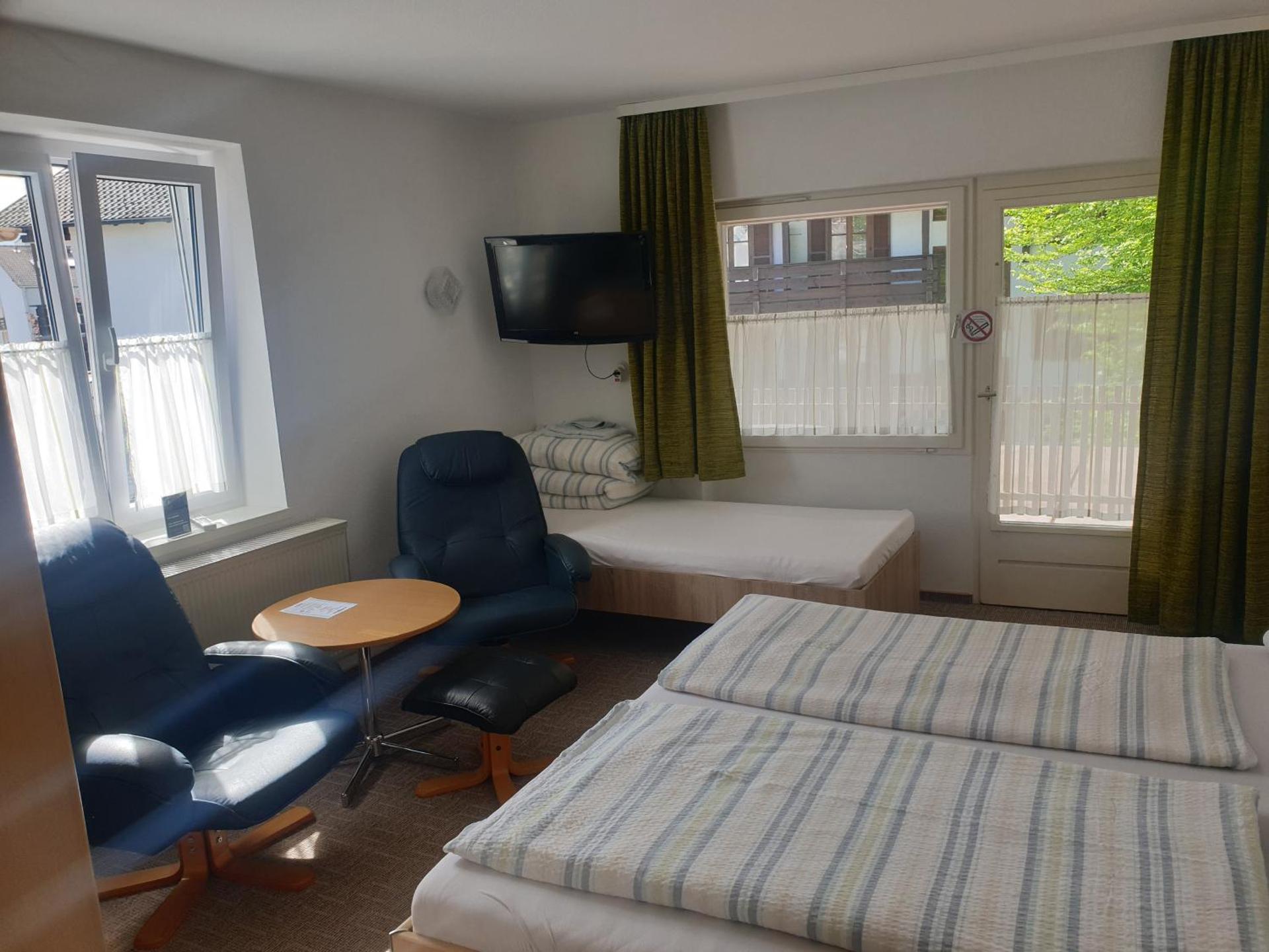 Communal lounge/ TV room