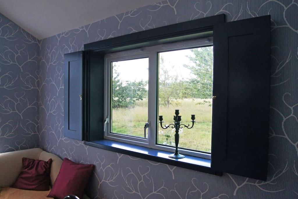 Cozy cottage overlooking fields, Upwell