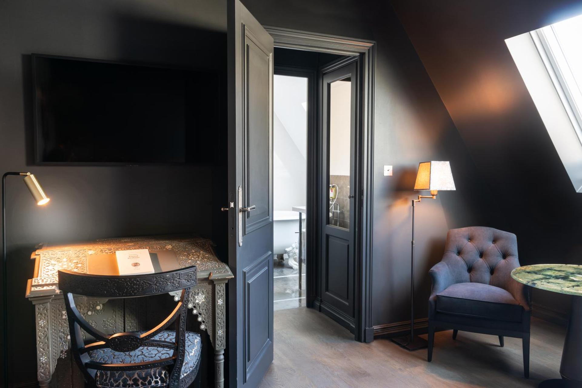 Photo of the whole room