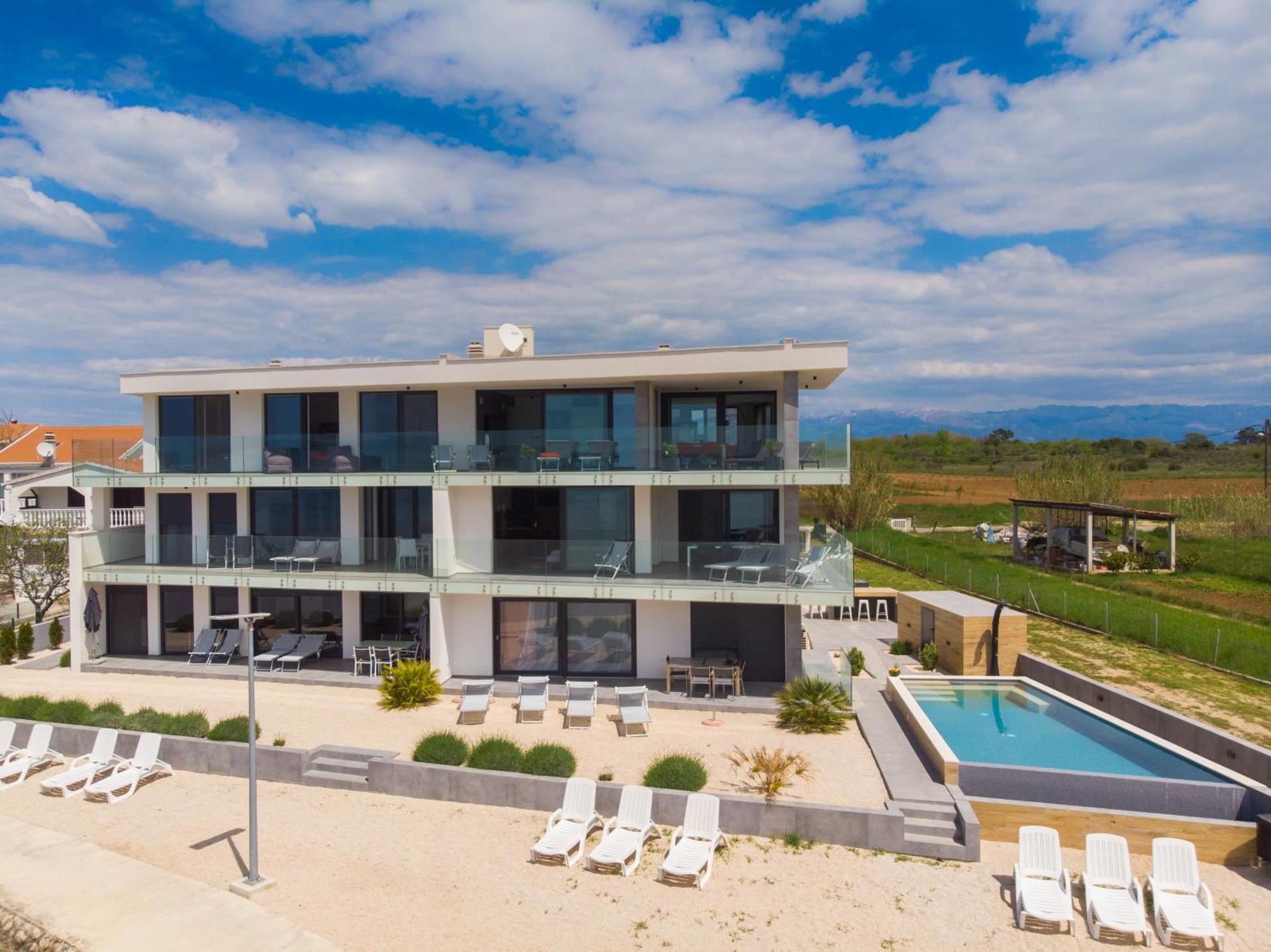 Penthouse Jimmys Beach Privlaka, Wahnsinns Blick und beheiztem Pool