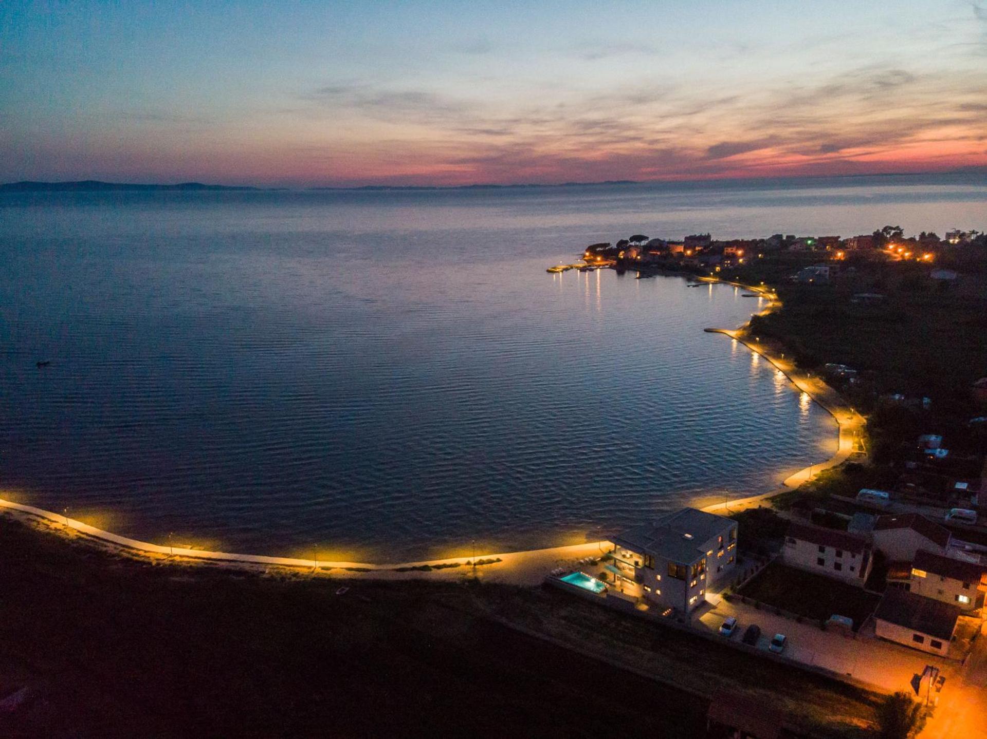 Penthouse Jimmys Beach Privlaka, Wahnsinns Blick und beheiztem Pool