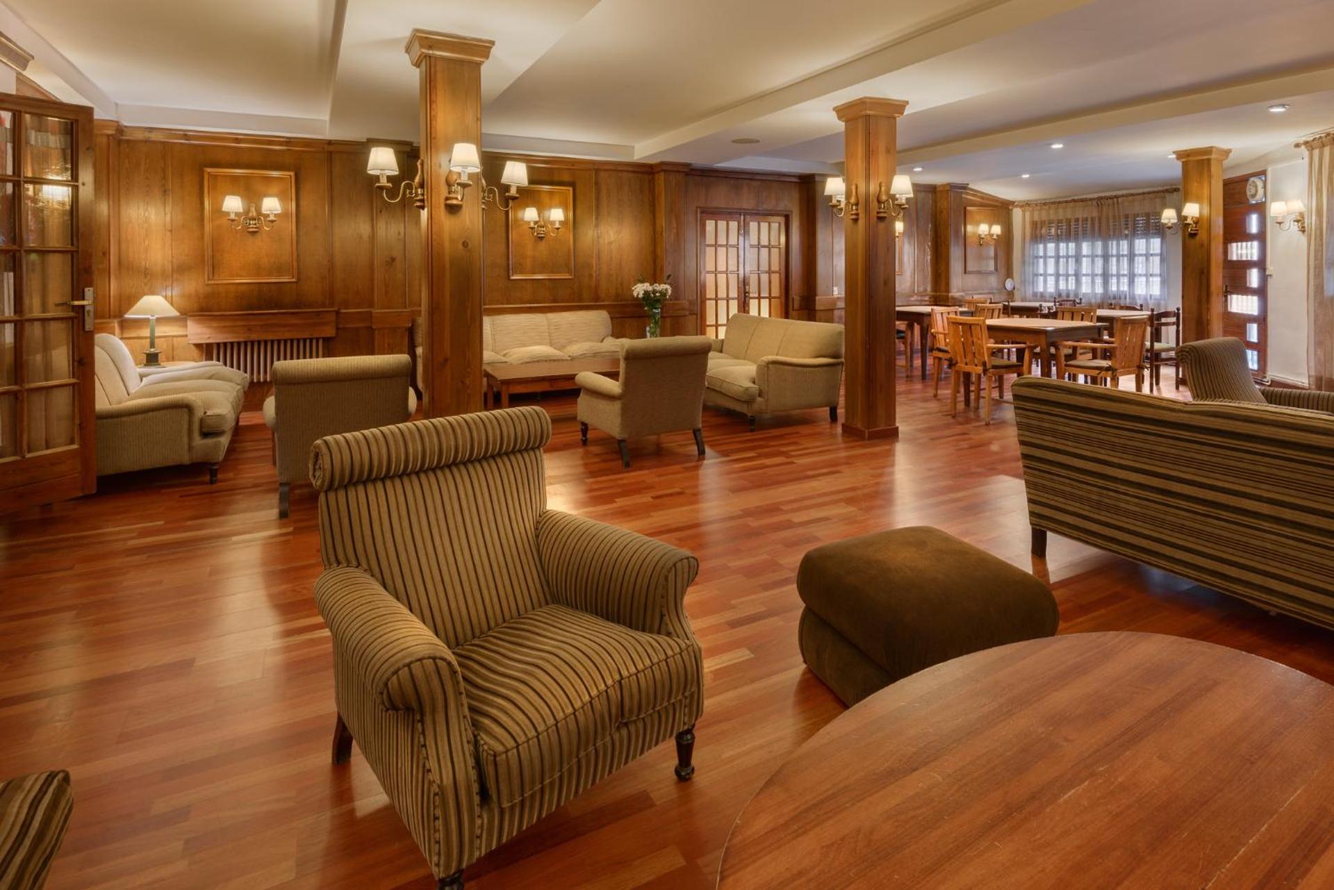 Communal lounge/ TV room