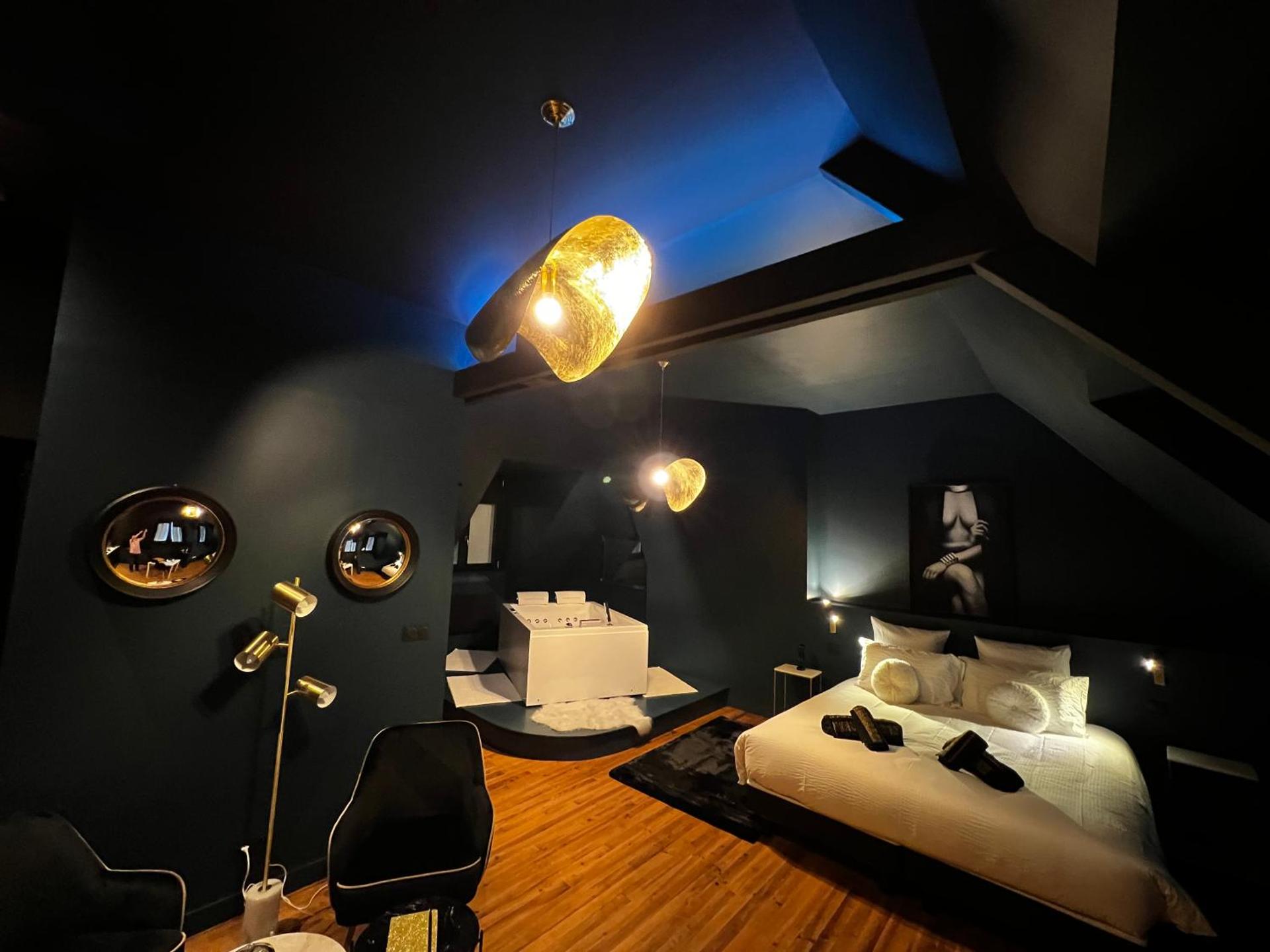 LA SUITE ISAHORA. Les Locations ISAHORA c'est aussi plusieurs appart' de Standing à 2 pas du Château d'Eu, des Falaises du Tréport, de MERS les Bains et Aux portes de la BAIE DE SOMME