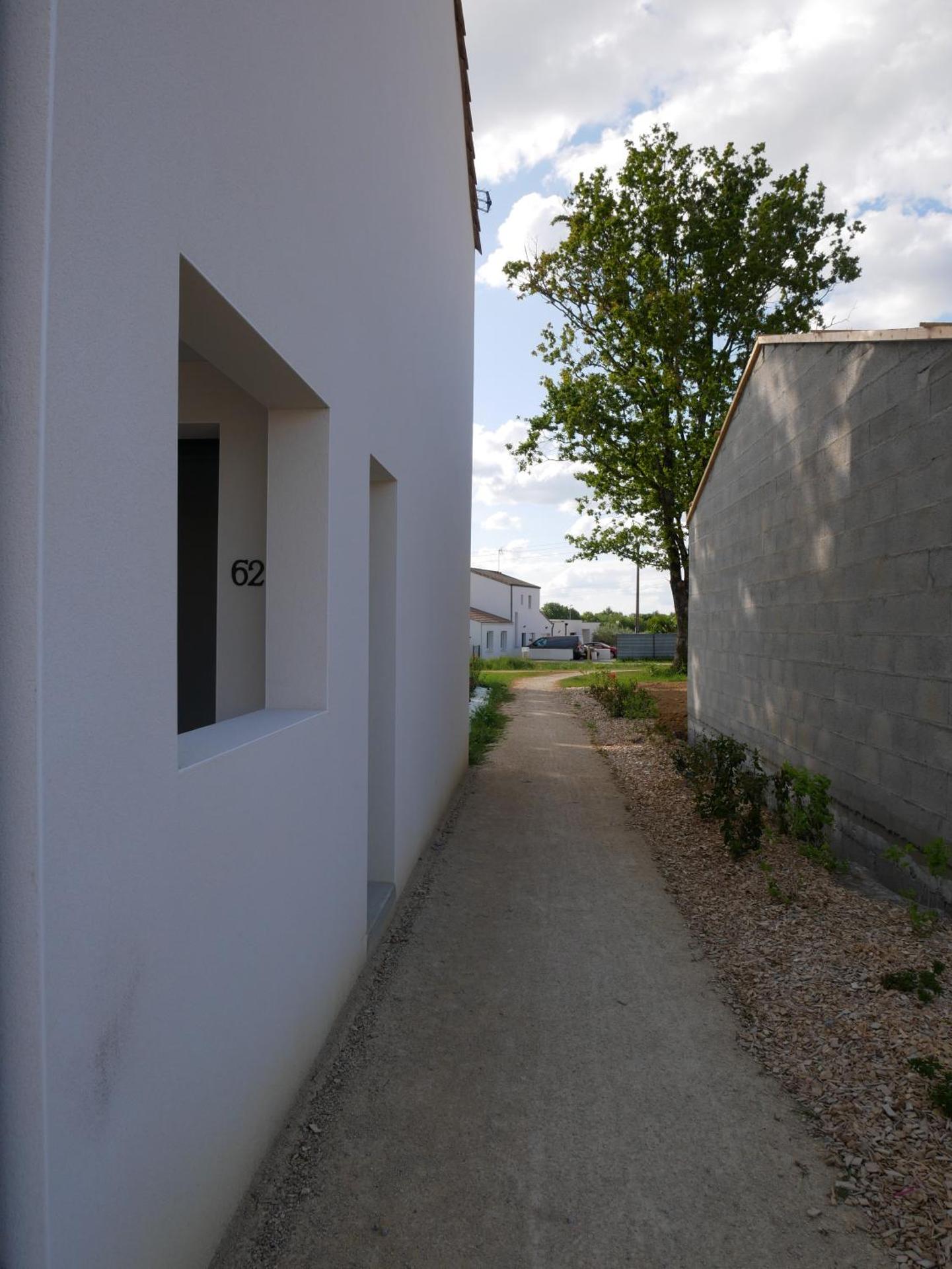 CHARMANT STUDIO DANS UNE MAISON NEUVE