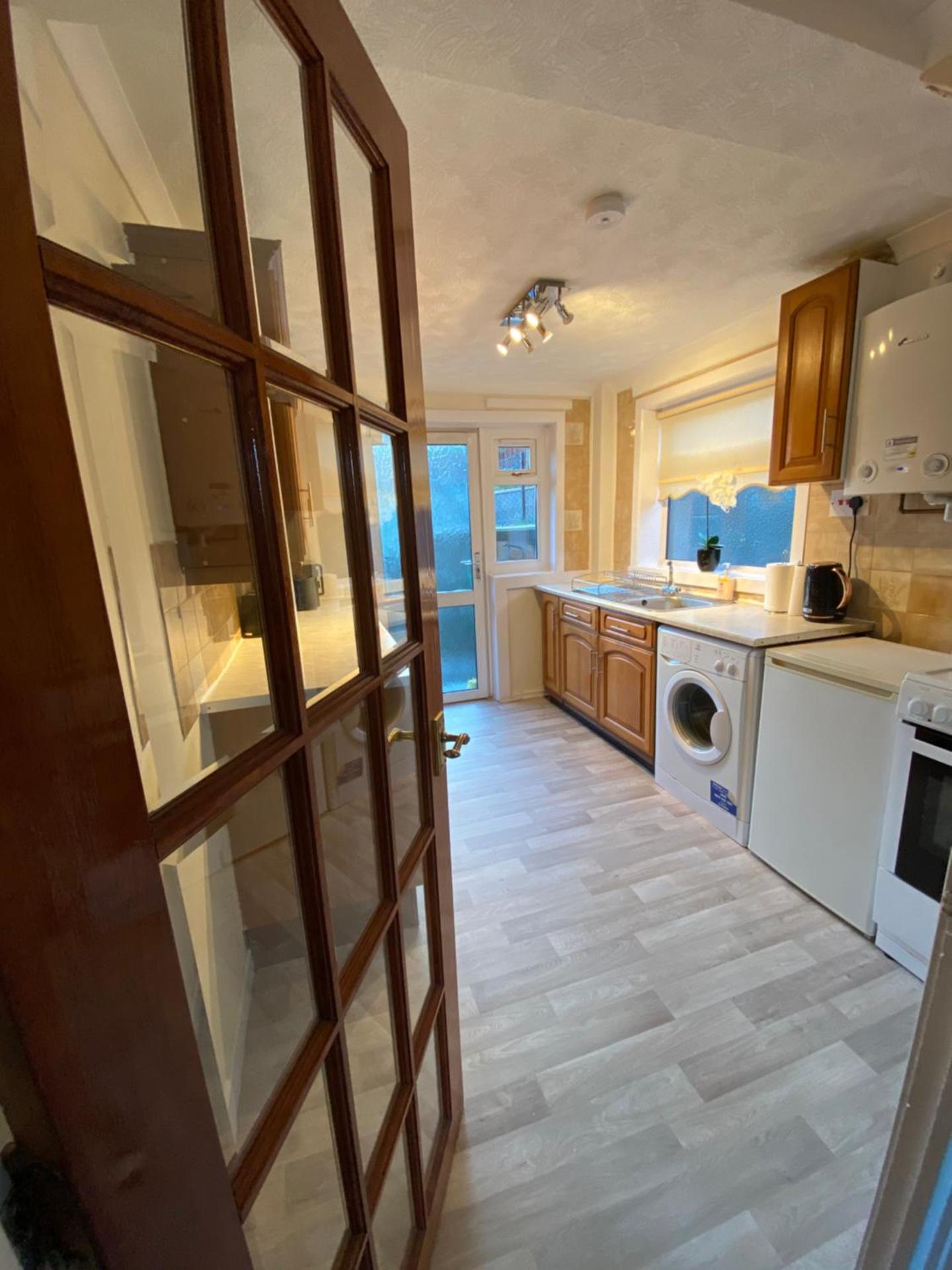 Dunfermline, 2 bedroom home free on street parking