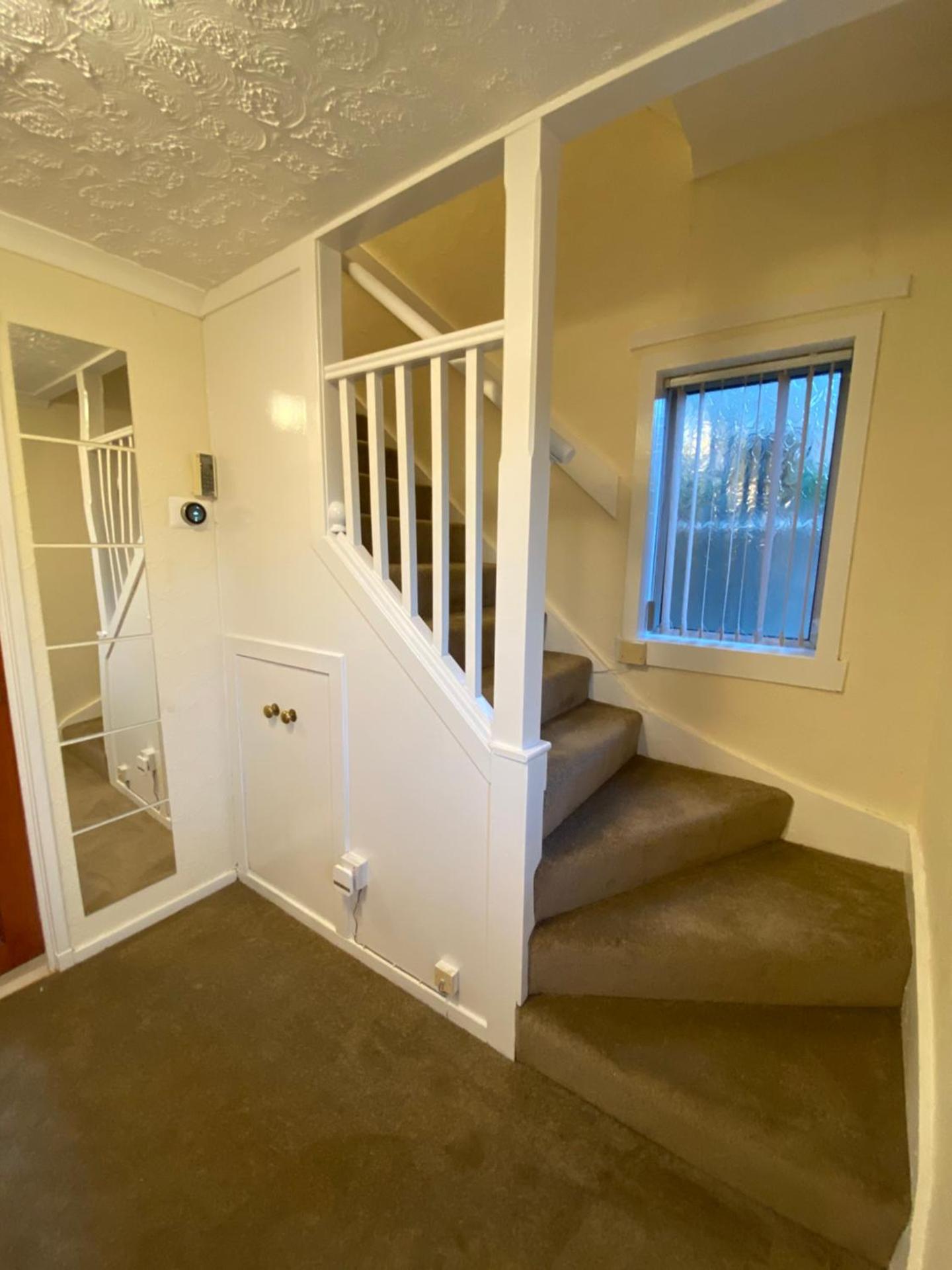 Dunfermline, 2 bedroom home free on street parking