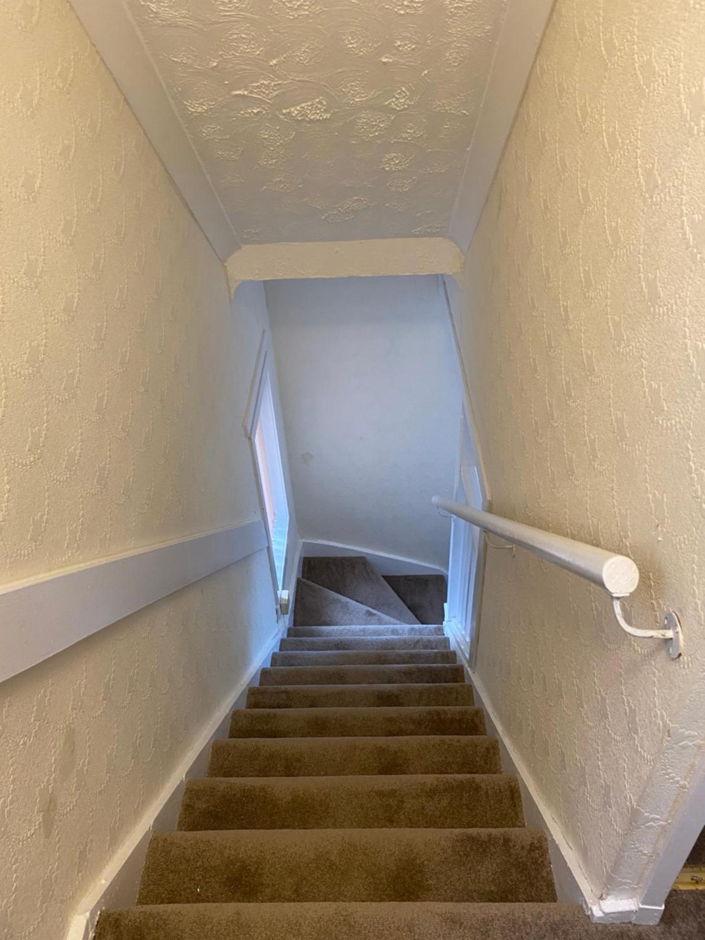 Dunfermline, 2 bedroom home free on street parking